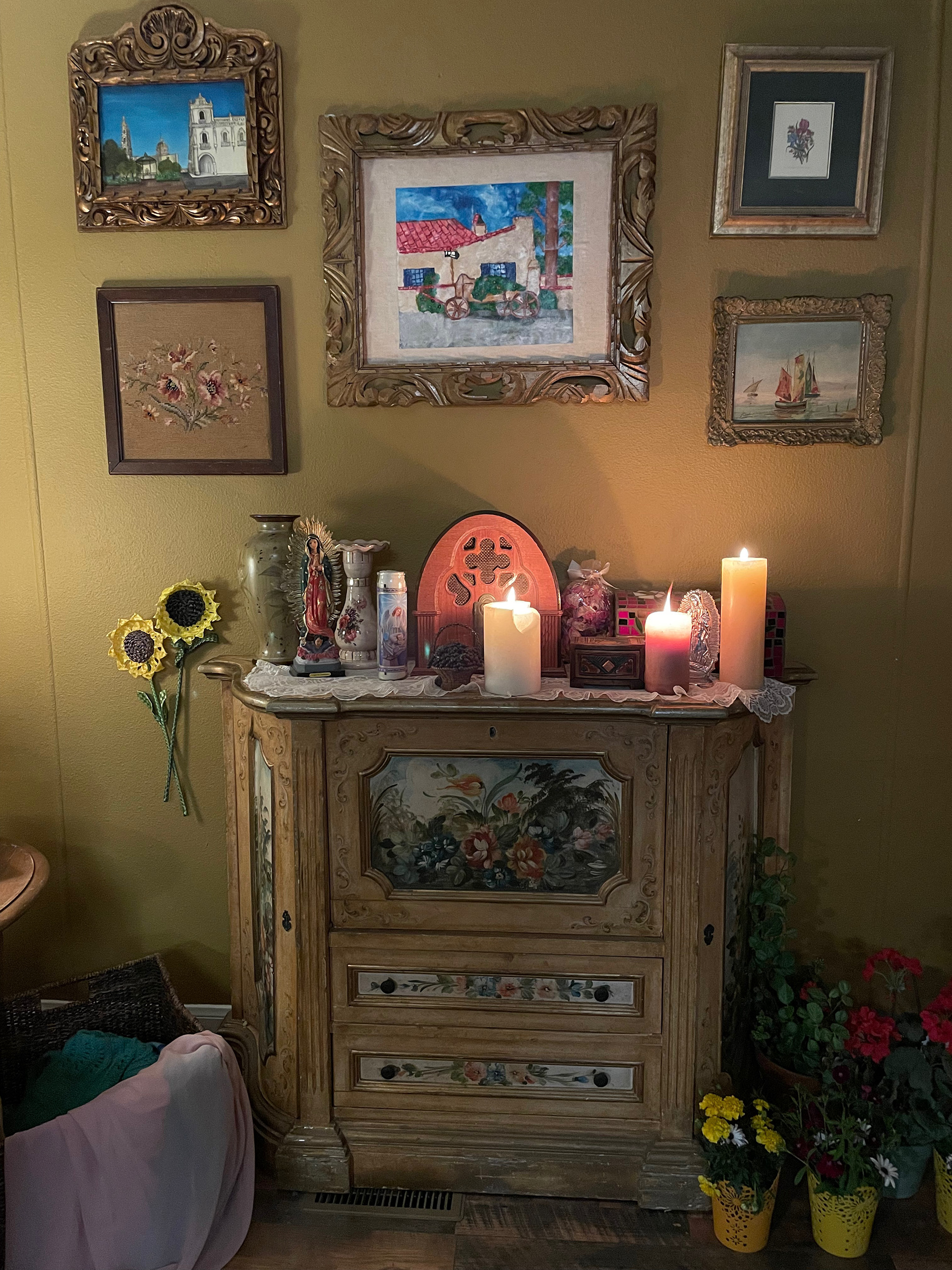 La Bruja Set Photos - Abuela's Kitchen