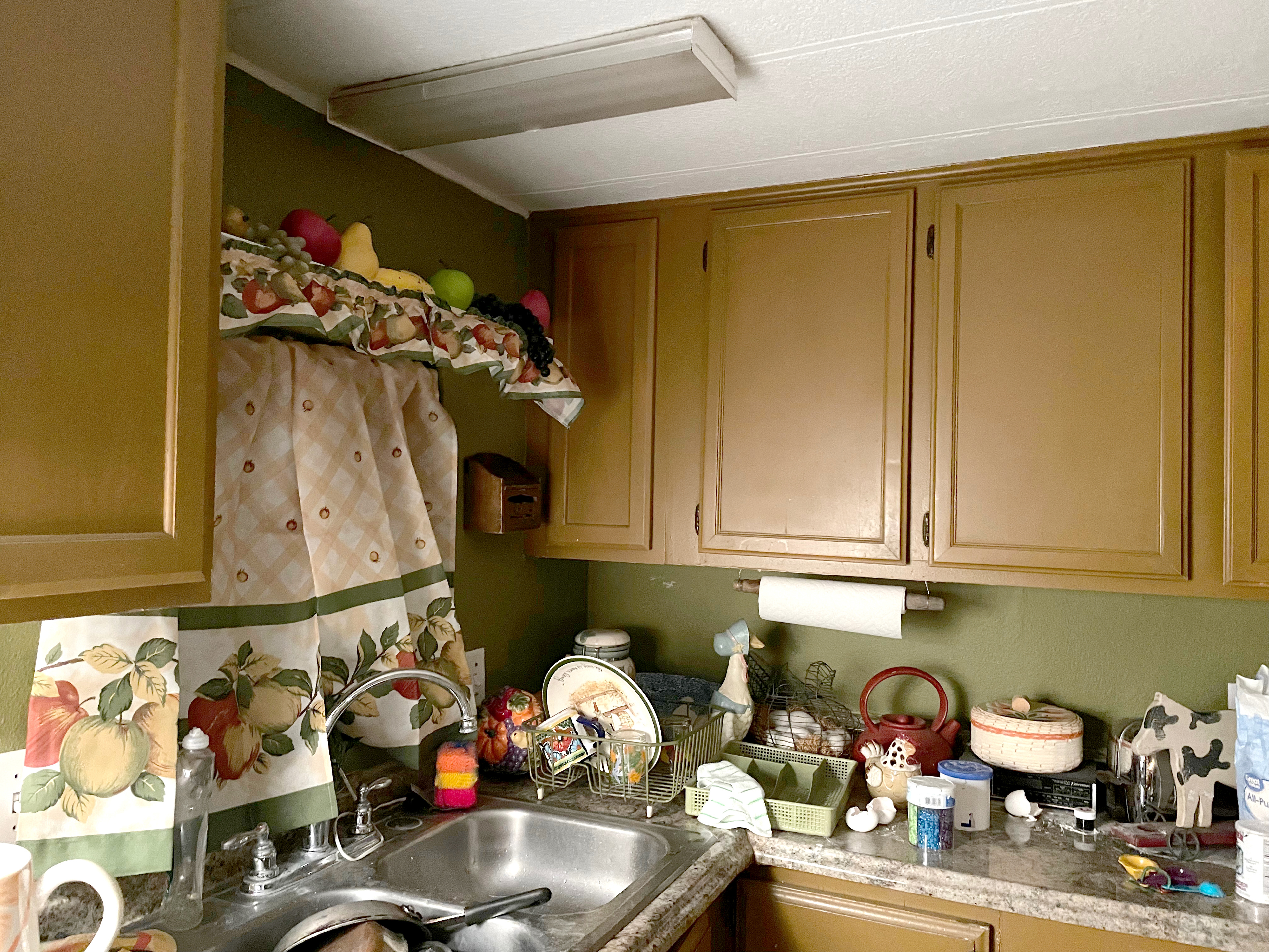 La Bruja Set Photos - Abuela's Kitchen