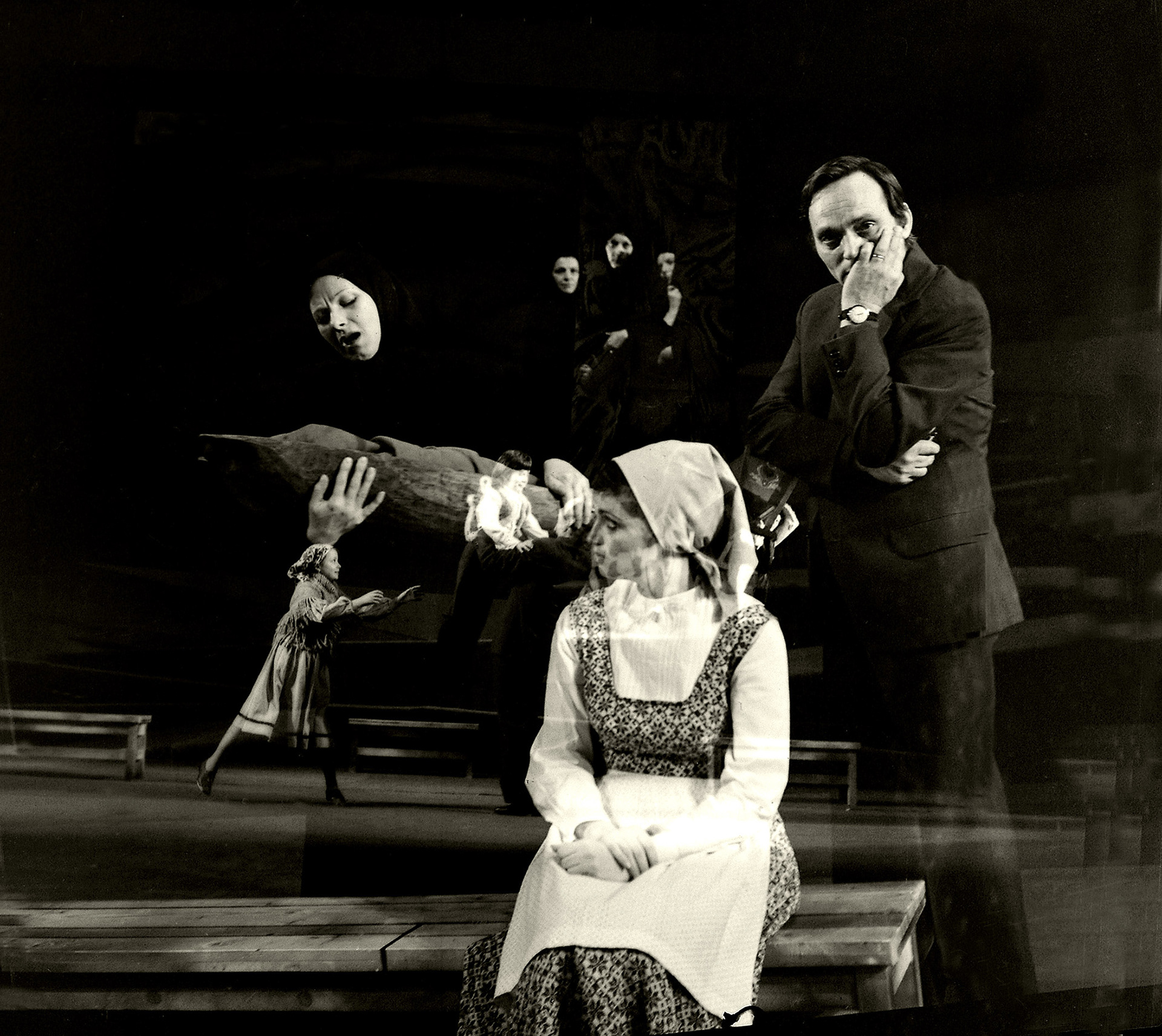 Anyám könnyű álmot ígér