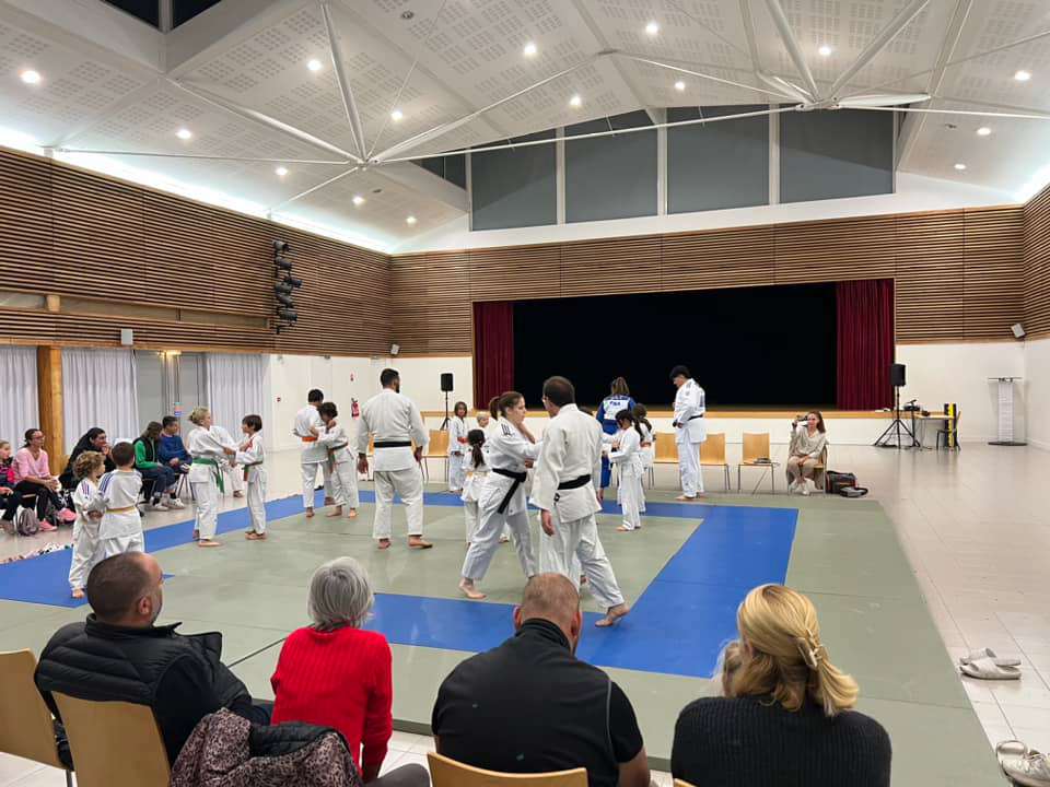 Le DOJO MAUSSANAIS a eu l’honneur et le plaisir d’accueillir Julia TOLOFUA (Vice championne du monde) pour un stage de judo avec nos élèves le jeudi 2 novembre 2023 ! Une soirée réussie et un super moment de partage 🤝🥋🤍 Merci à tous les participants et aux parents !