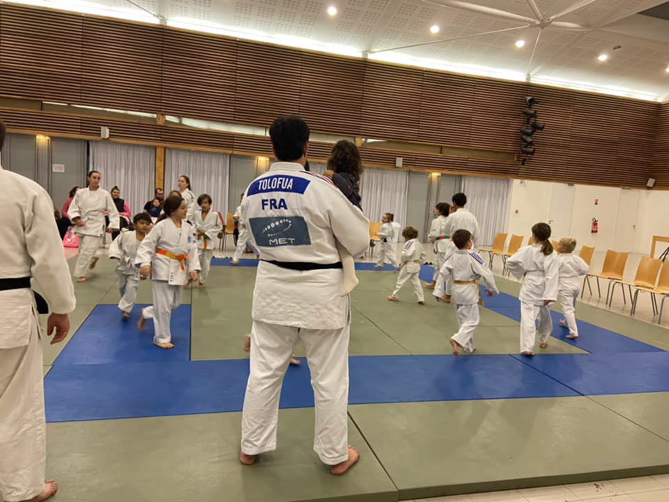 Le DOJO MAUSSANAIS a eu l’honneur et le plaisir d’accueillir Julia TOLOFUA (Vice championne du monde) pour un stage de judo avec nos élèves le jeudi 2 novembre 2023 ! Une soirée réussie et un super moment de partage 🤝🥋🤍 Merci à tous les participants et aux parents !
