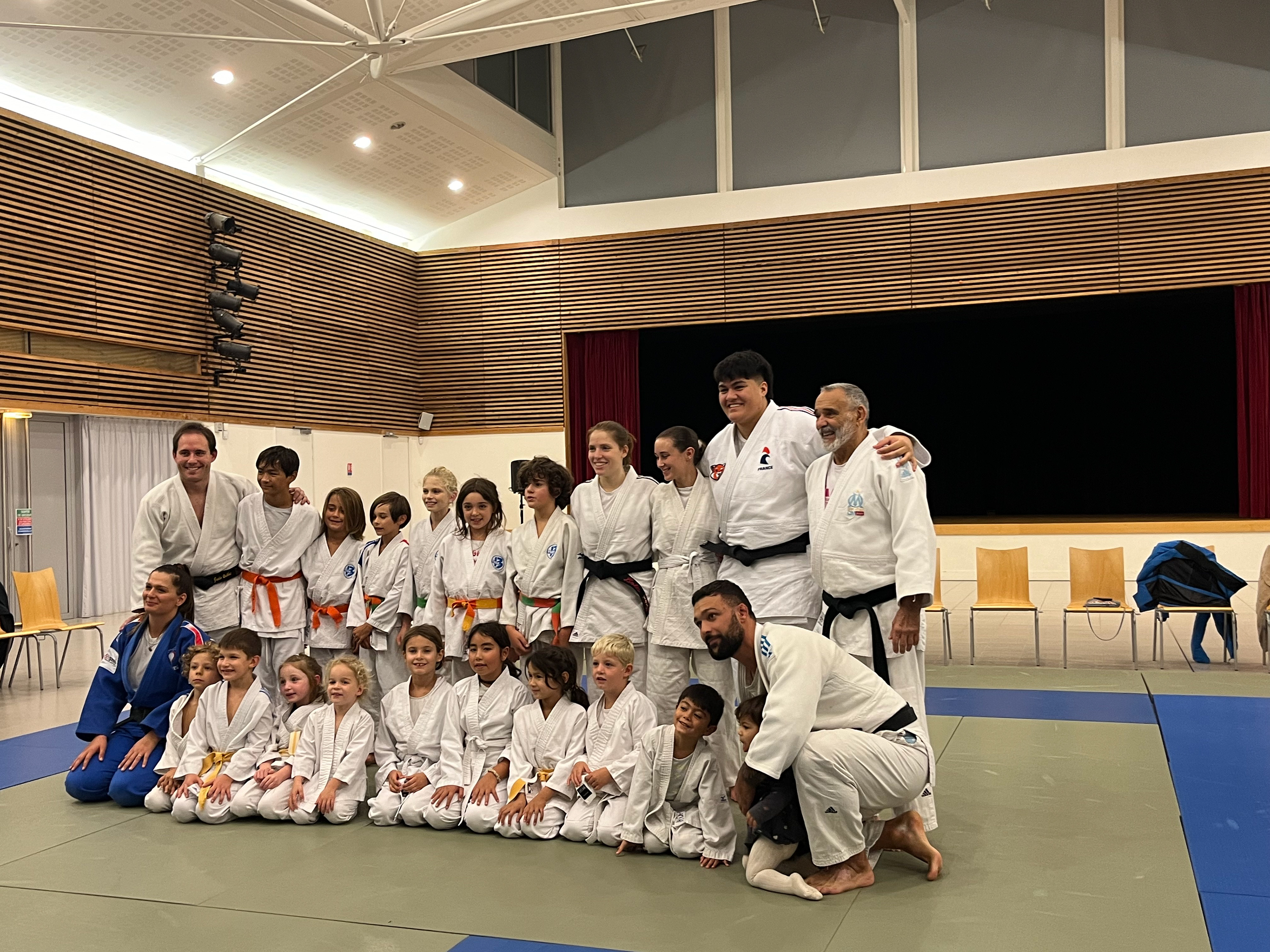 Le DOJO MAUSSANAIS a eu l’honneur et le plaisir d’accueillir Julia TOLOFUA (Vice championne du monde) pour un stage de judo avec nos élèves le jeudi 2 novembre 2023 ! Une soirée réussie et un super moment de partage 🤝🥋🤍 Merci à tous les participants et aux parents !