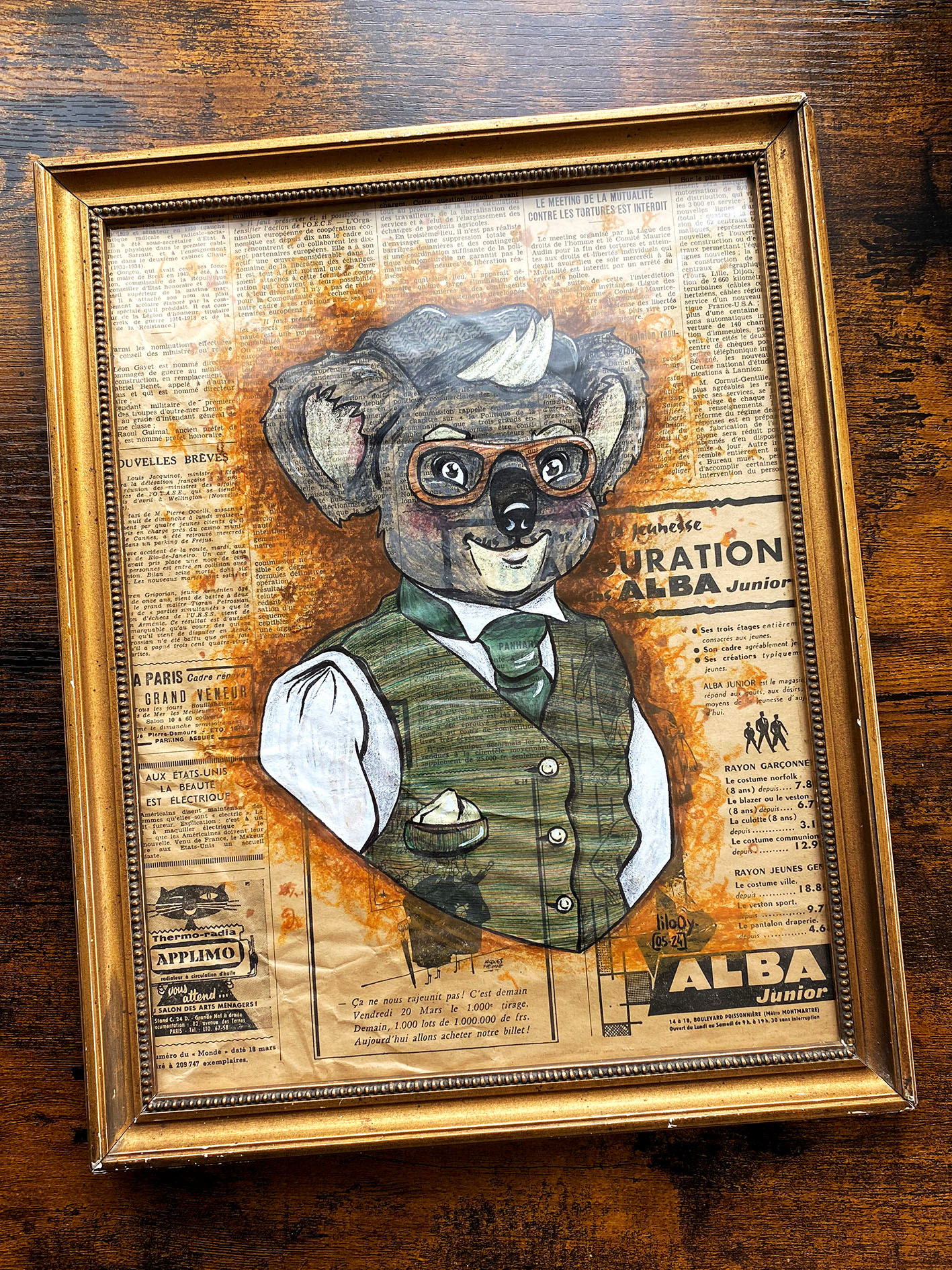 Monsieur Koala • Portrait animal de M One • Illustration à la main en technique mixte sur ancien journal