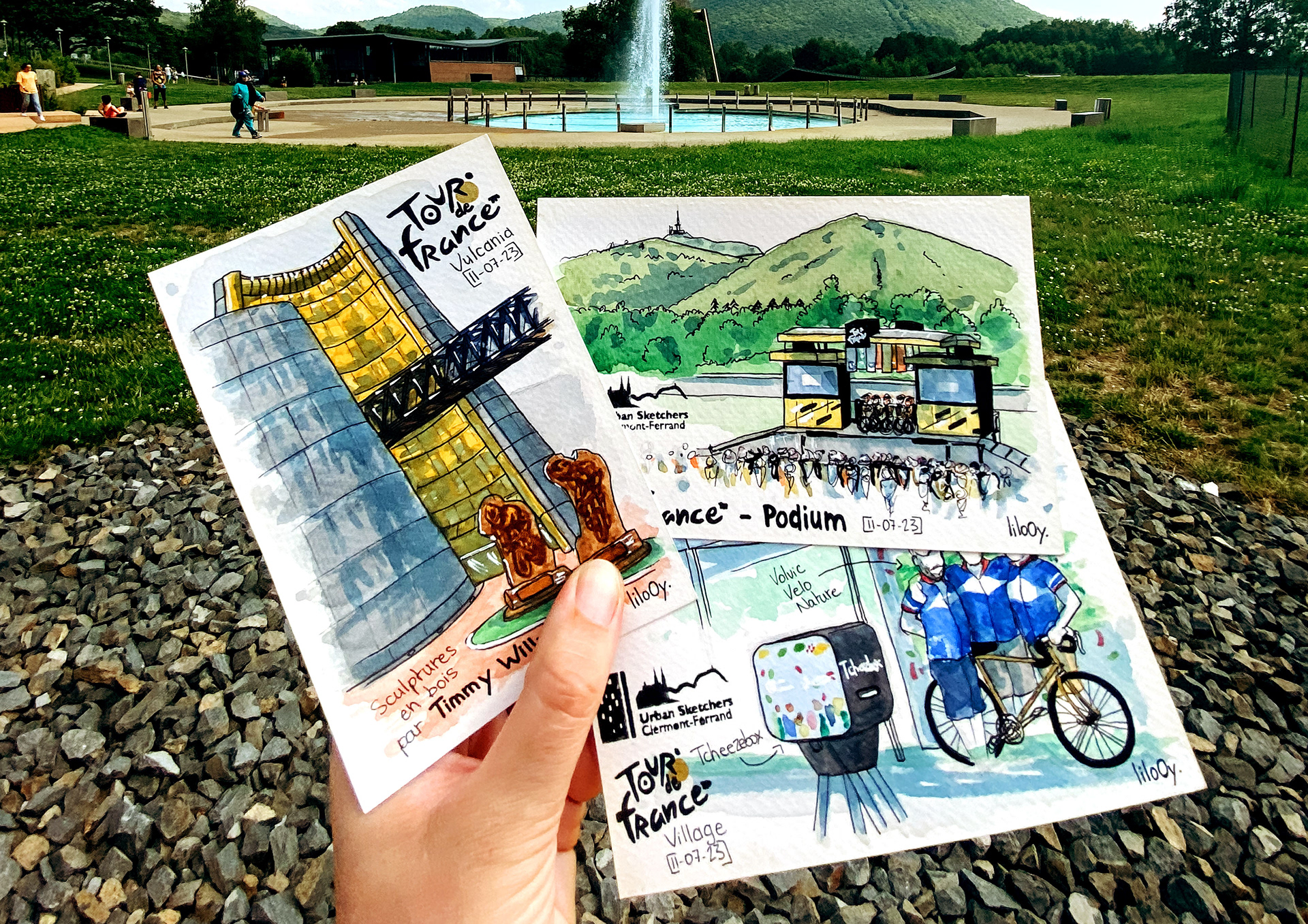 Sortie "Urban Sketchers Clermont-Ferrand" • Invitation par l'association "Il Faut Aller Voir" pour la mise en avant du départ du Tour de France 2023 à Vulcania • Illustration à la main en aquarelle