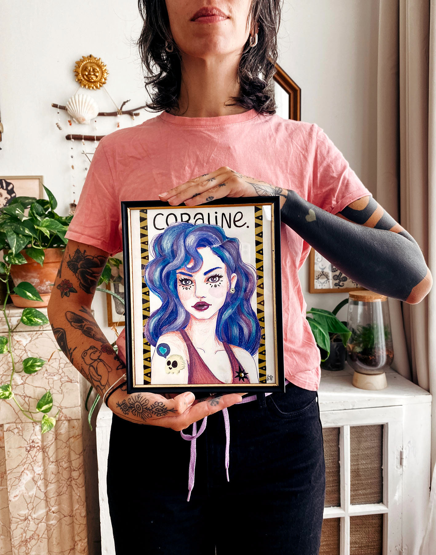 Portrait de Coraline • Illustration à la main en technique mixte