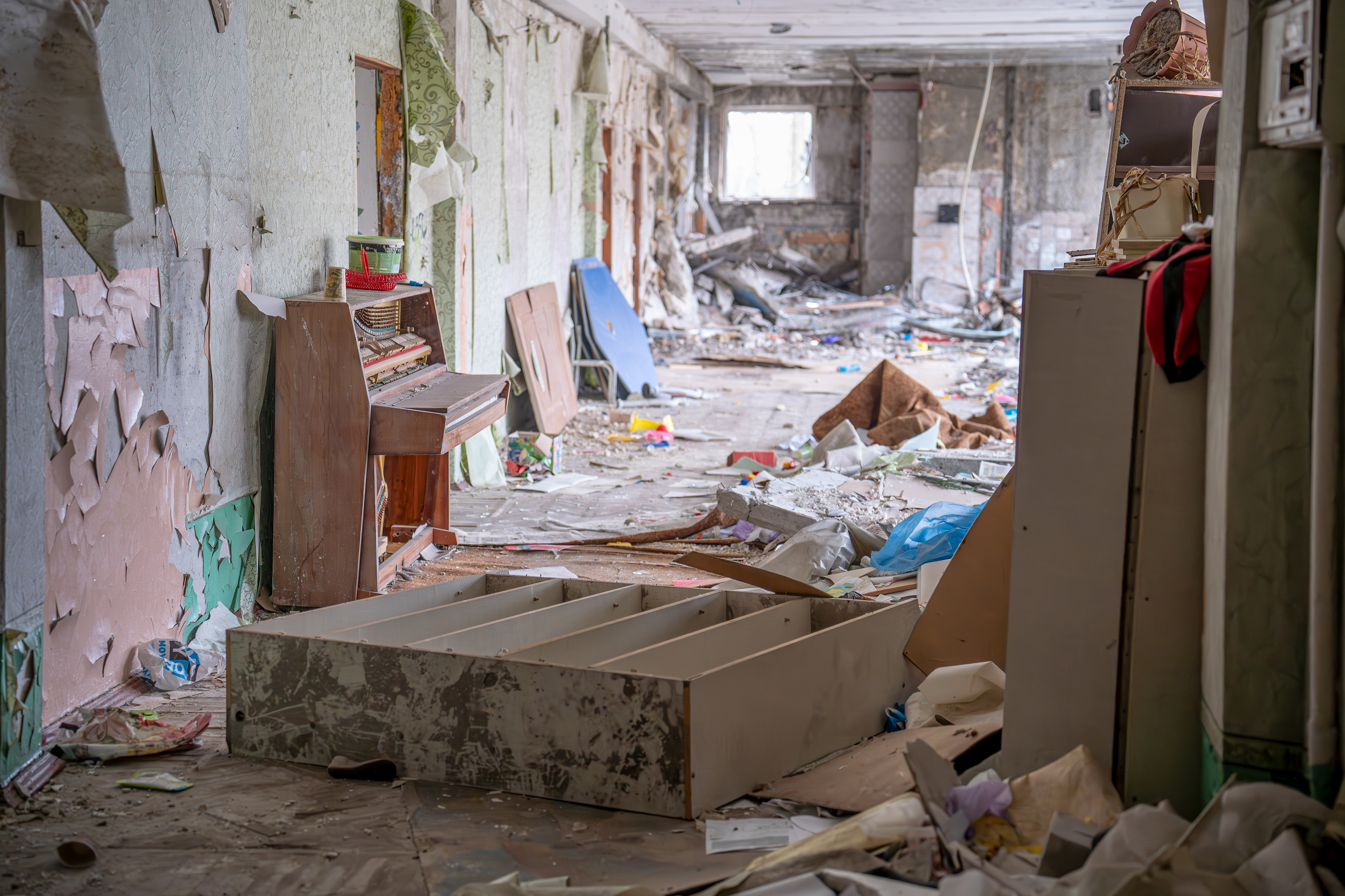 On September 28, 2024, Russian airstrikes hit the village of Slatyne in Kharkiv Oblast, devastating an elementary school and kindergarten. The attack claimed three lives and left six others injured. Civilian infrastructure, including schools and shops, suffered extensive damage as the strikes occurred while people were outside.