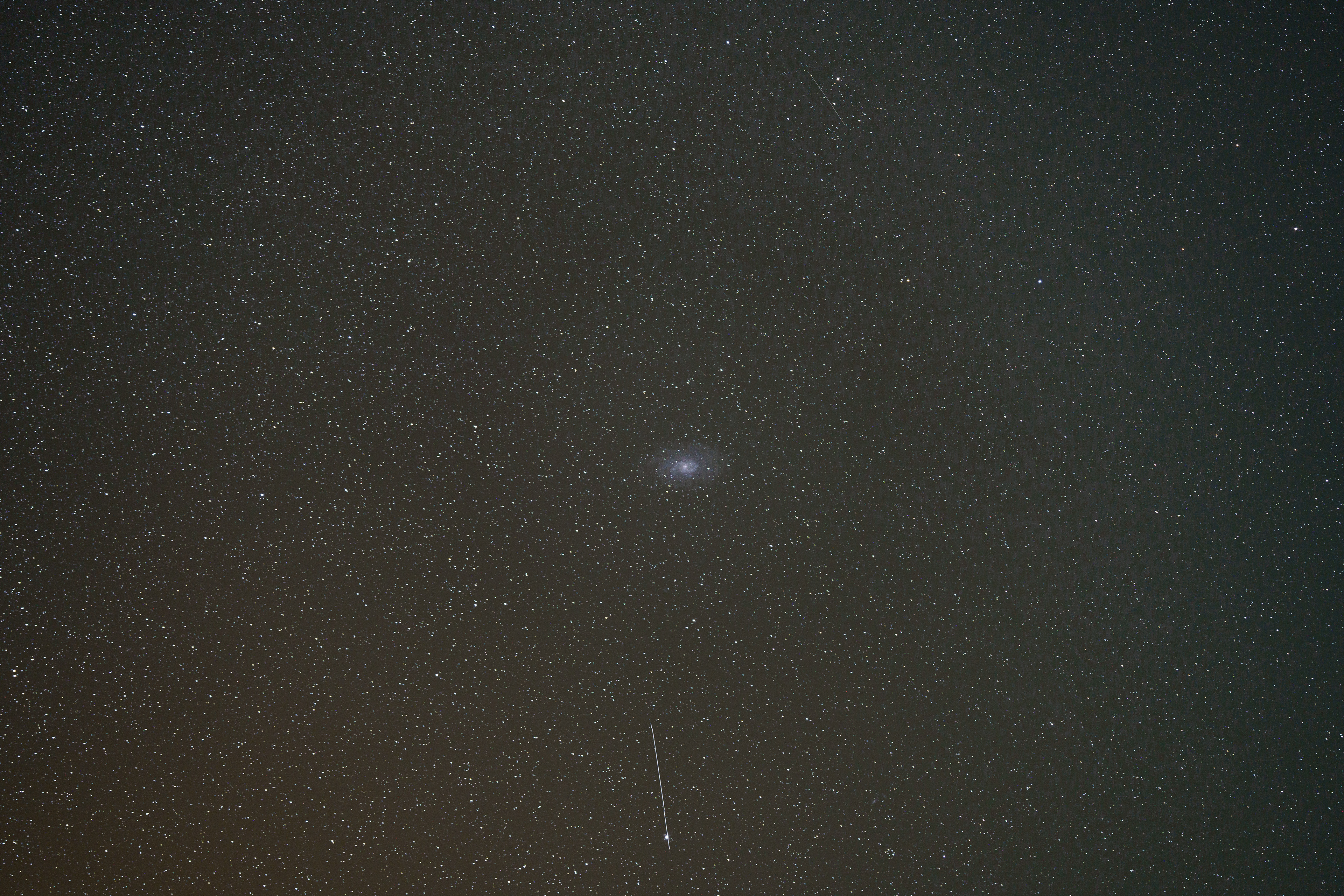 Eigentlich wollte ich M31 fotografieren. Zufällig habe ich diese kleine Galaxie getroffen.