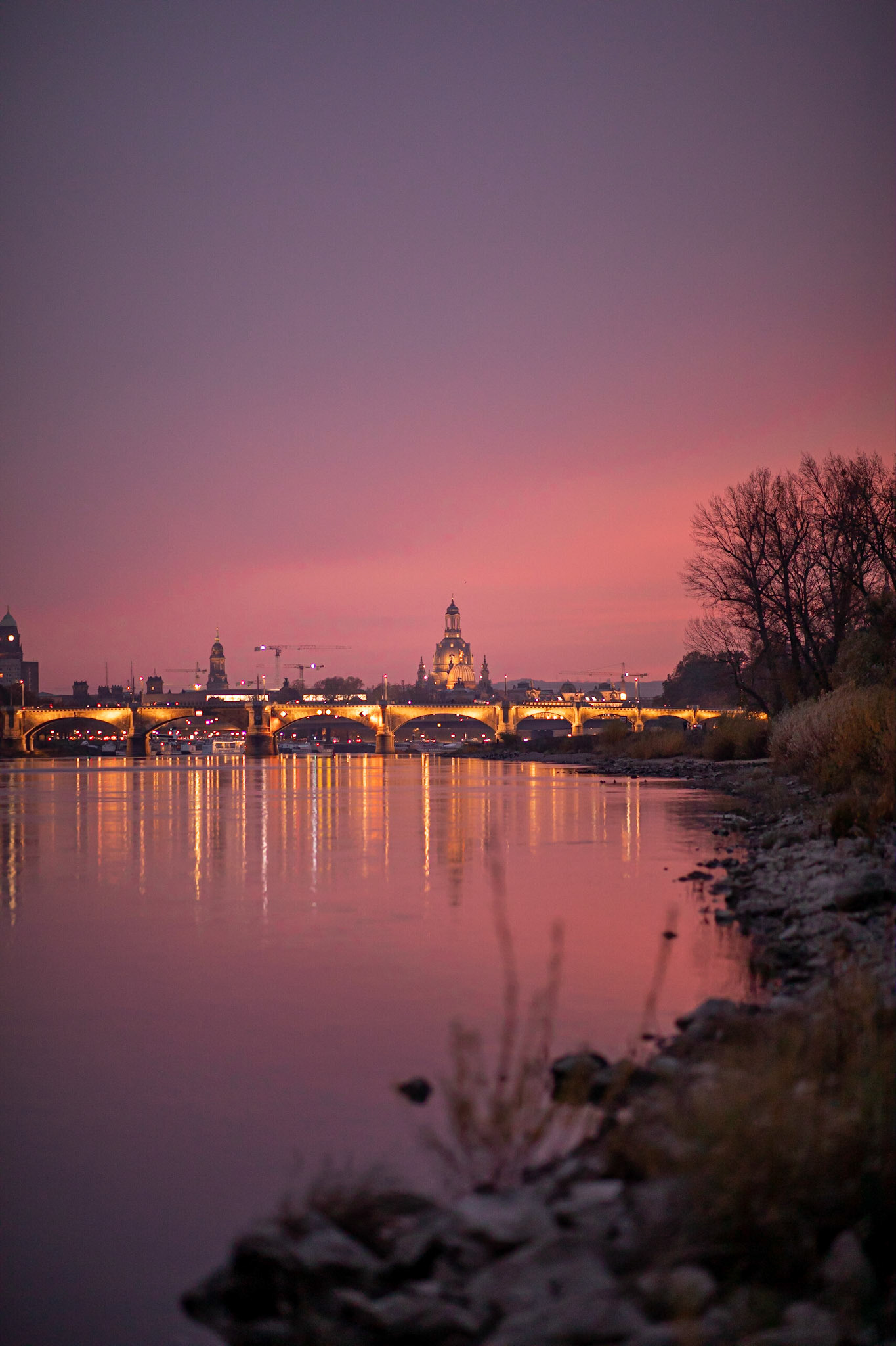 Dresden - Frauenkirche hinter der Elbe