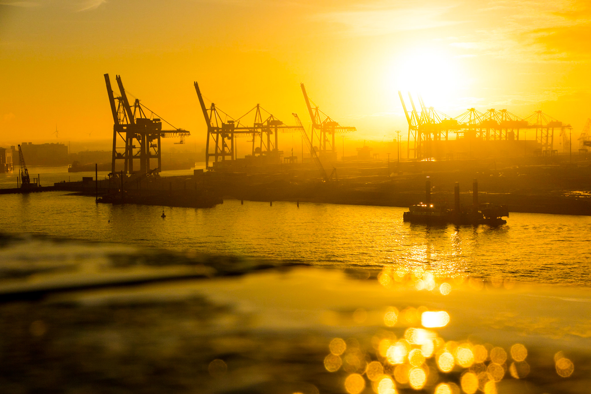 Hamburg - Sonnenaufgang im Hafen