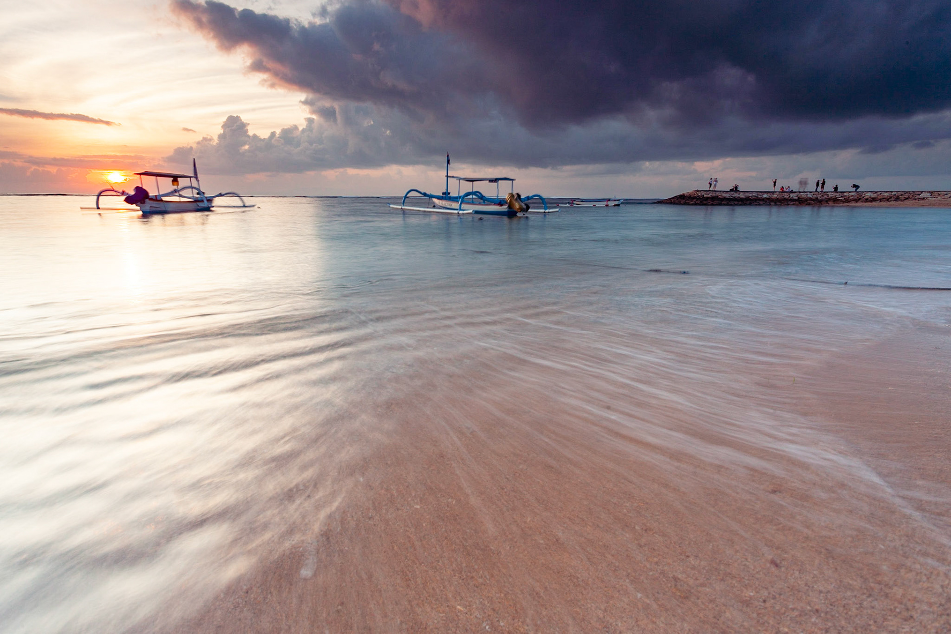 Bali - Sonnenaufgang am Strand von Sanur