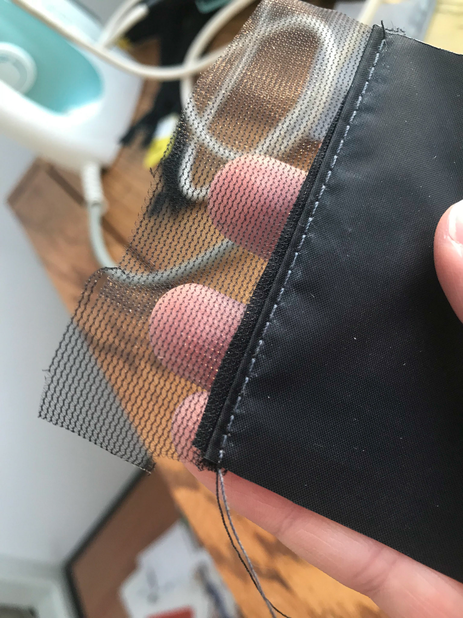 Aardig gelukt, muggennet aan het grondzeil