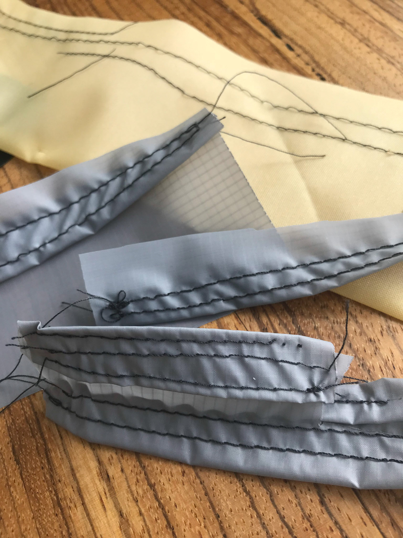 Oefenen met de naaimachine, naden en zomen maken