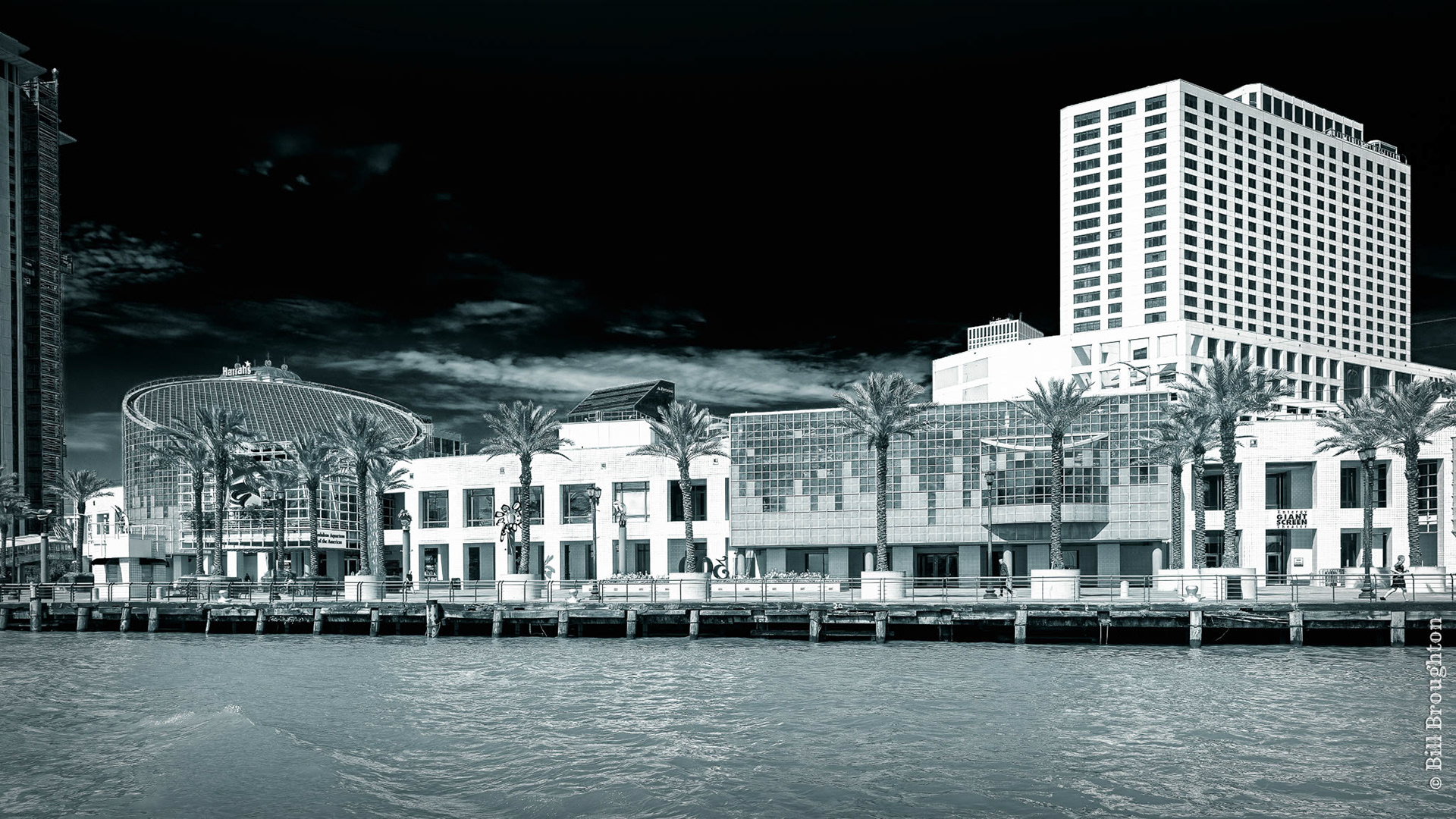 The Boardwalk on the Mississippi River , New Orleans