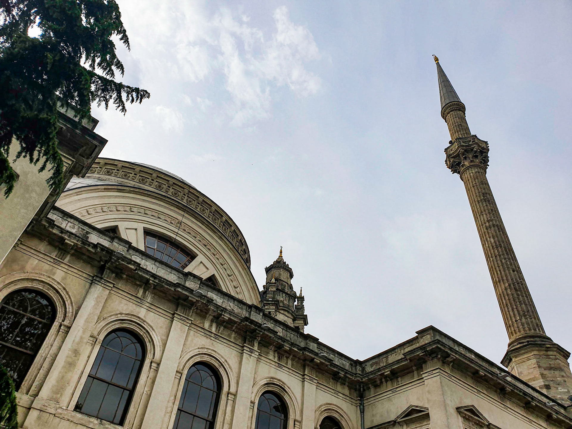 Moscheea Dolmabahce. Istanbul