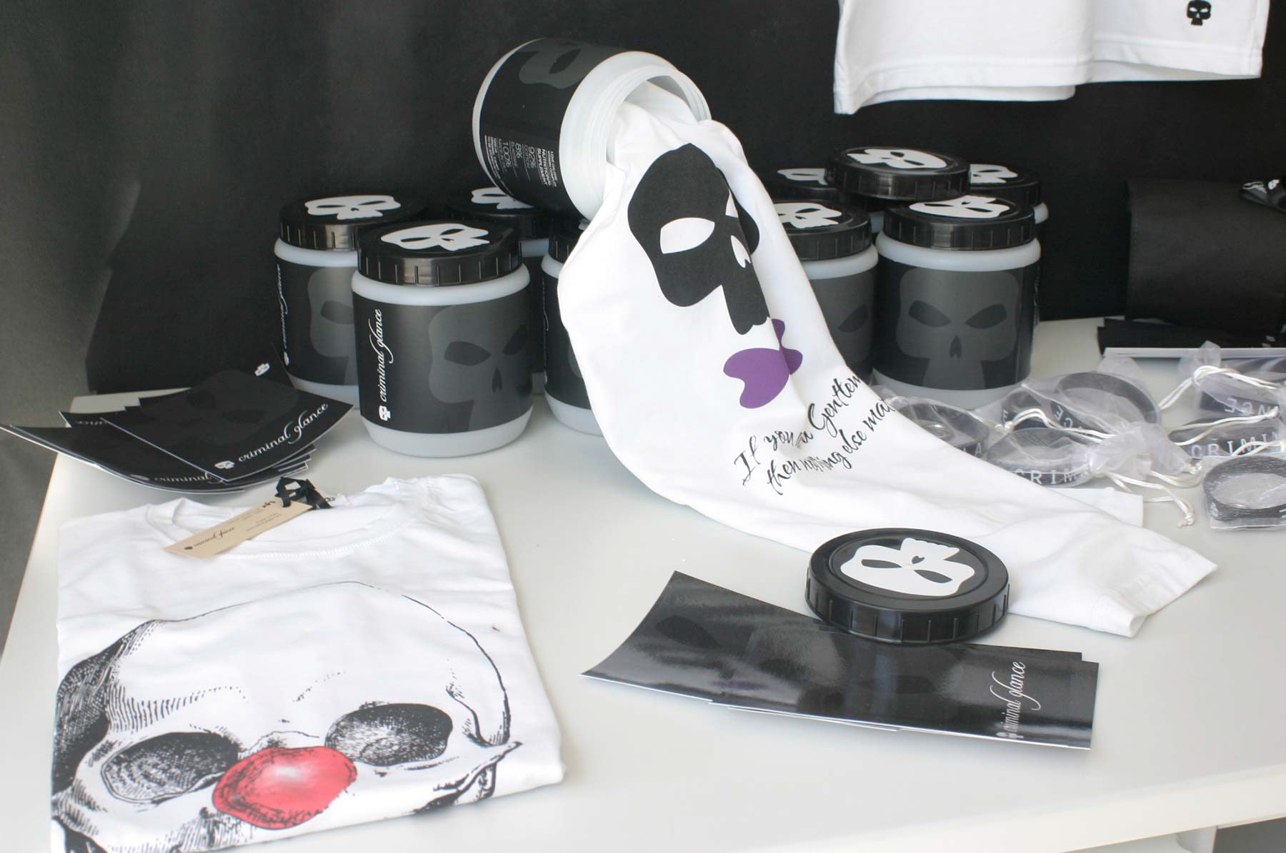 packaging CRIMINAL GLANCE