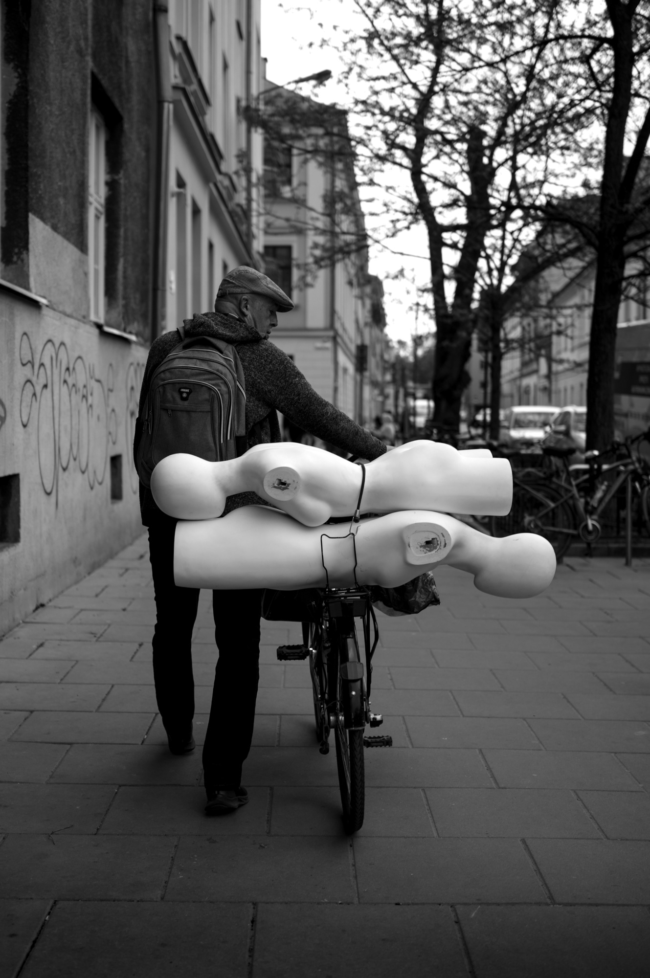 © MAX BURGESS