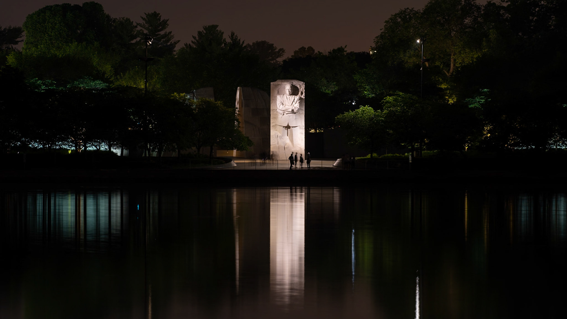 5 second exposure of the MLK Memorial from across the Tidal Basin, Washington DC