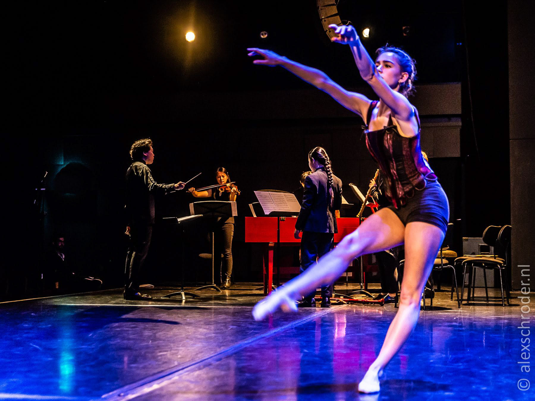 Three pieces for baroque ensemble - Conducted by Leonard Kwon, performed by the Natthapong Sirisit (rec.), Olga Kuznetsova (ob.), Nicolas Roudier (hn.), Placida Ho (vln.), Takumi Hiratsuka (vlne), Eliot Dios Martinez (hps.) and the dancer Juul van Helvoirt.