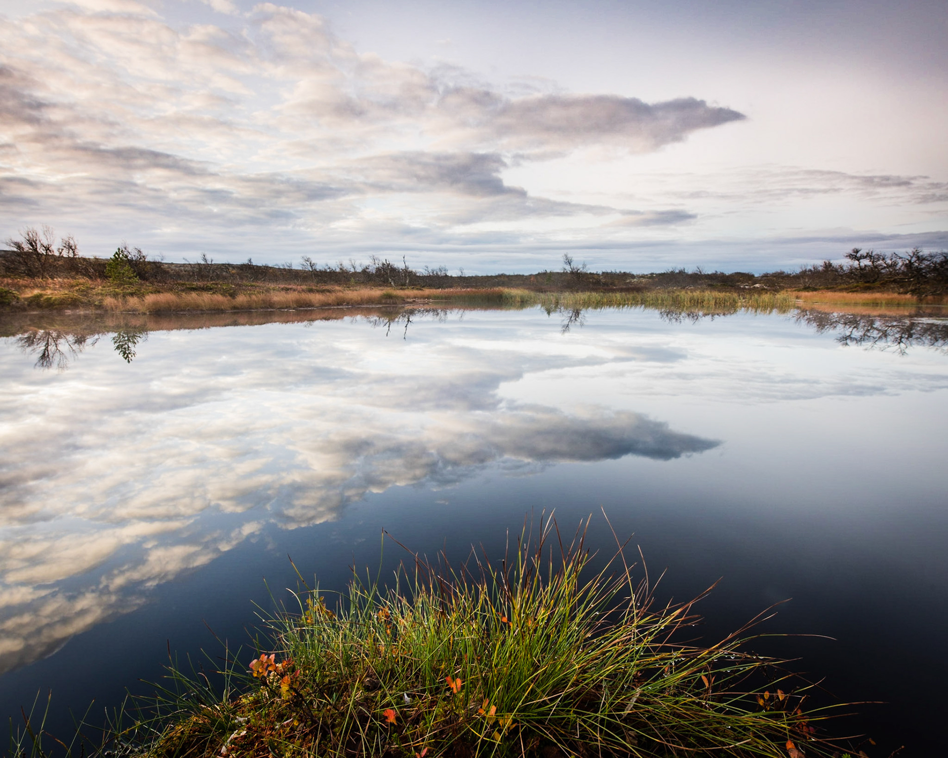 Mountain mirror lake