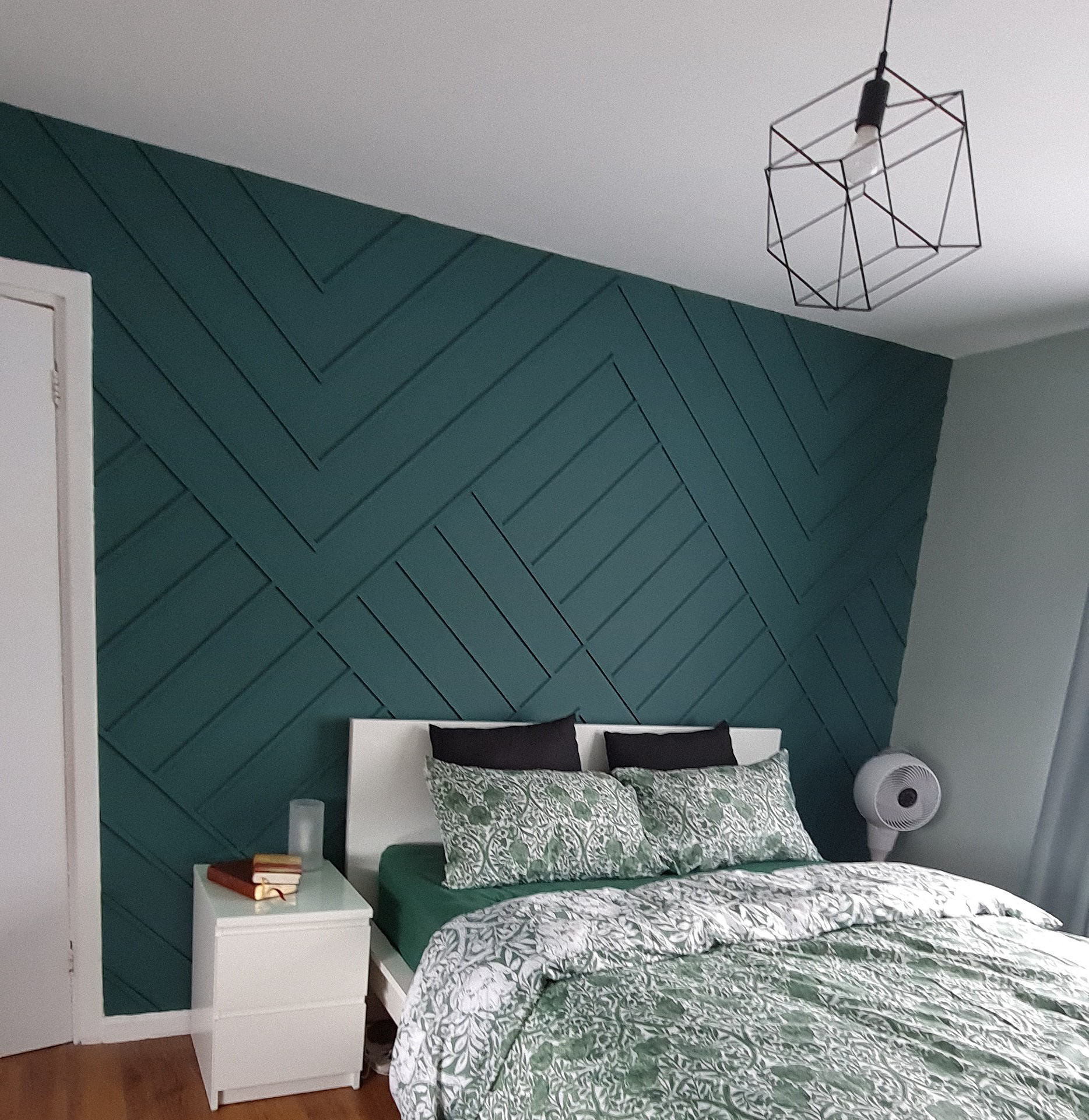 A feature wall was designed according to the vision of the client. The pattern and colour were carefully chosen together with the client, and we made sure to use the right materials to bring the centrepiece of the room alive.