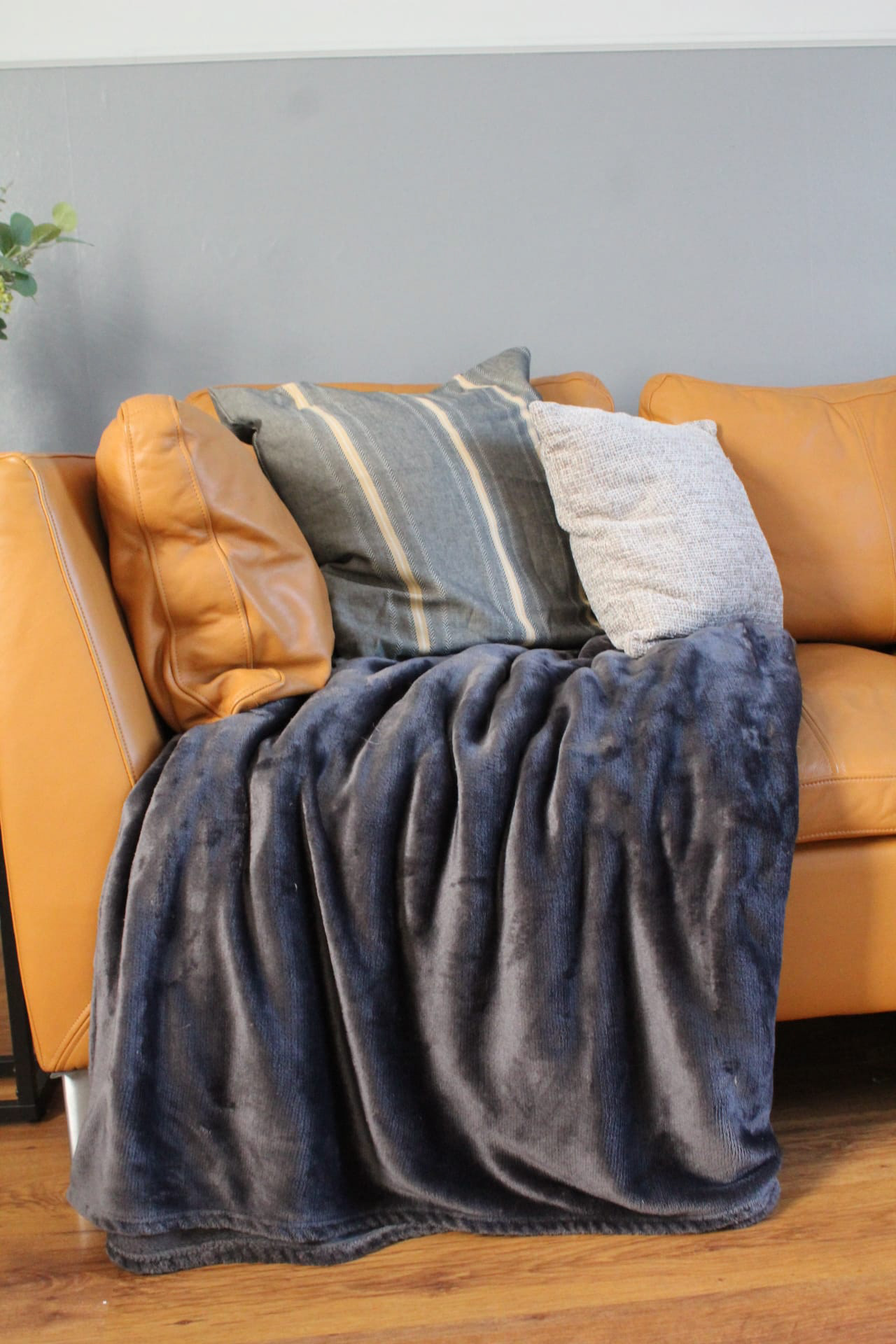 Accessories are a vital aspect of design and should be selected wisely. They complement the overall appearance by adding a personal touch and joining the basic components of the design together. An appealing look requires a well-balanced combination of materials and textures, as well as complementary or matching colours.