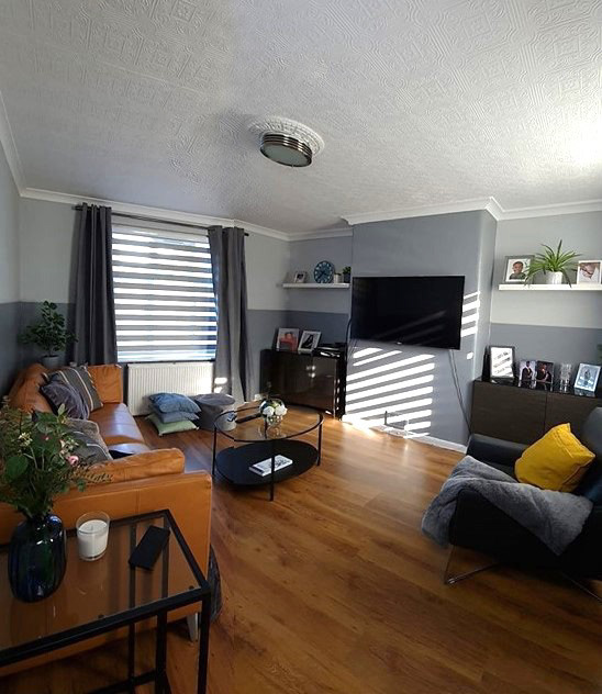 The final look of the composition in this living room