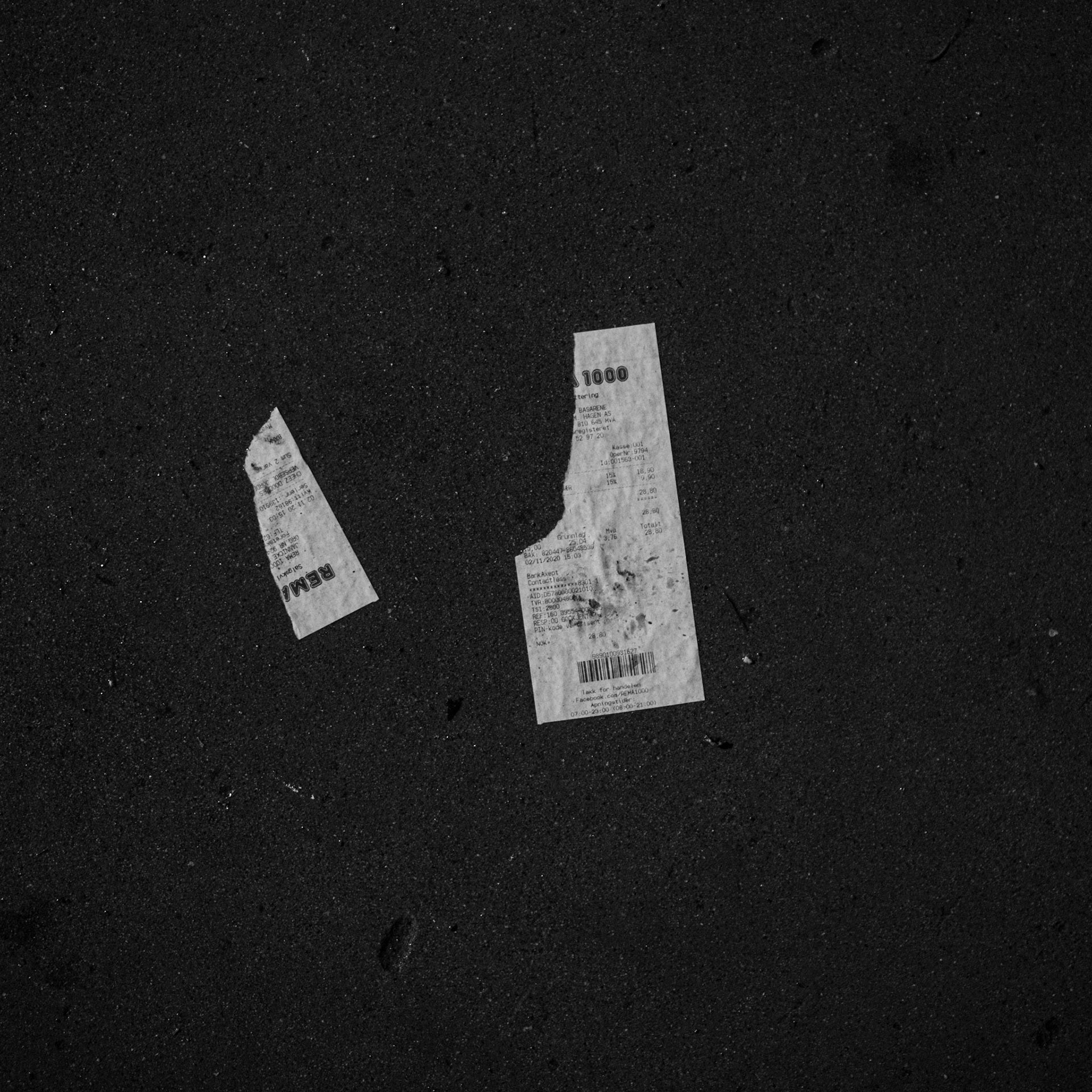 Paid and torned - © Eirik Jeistad