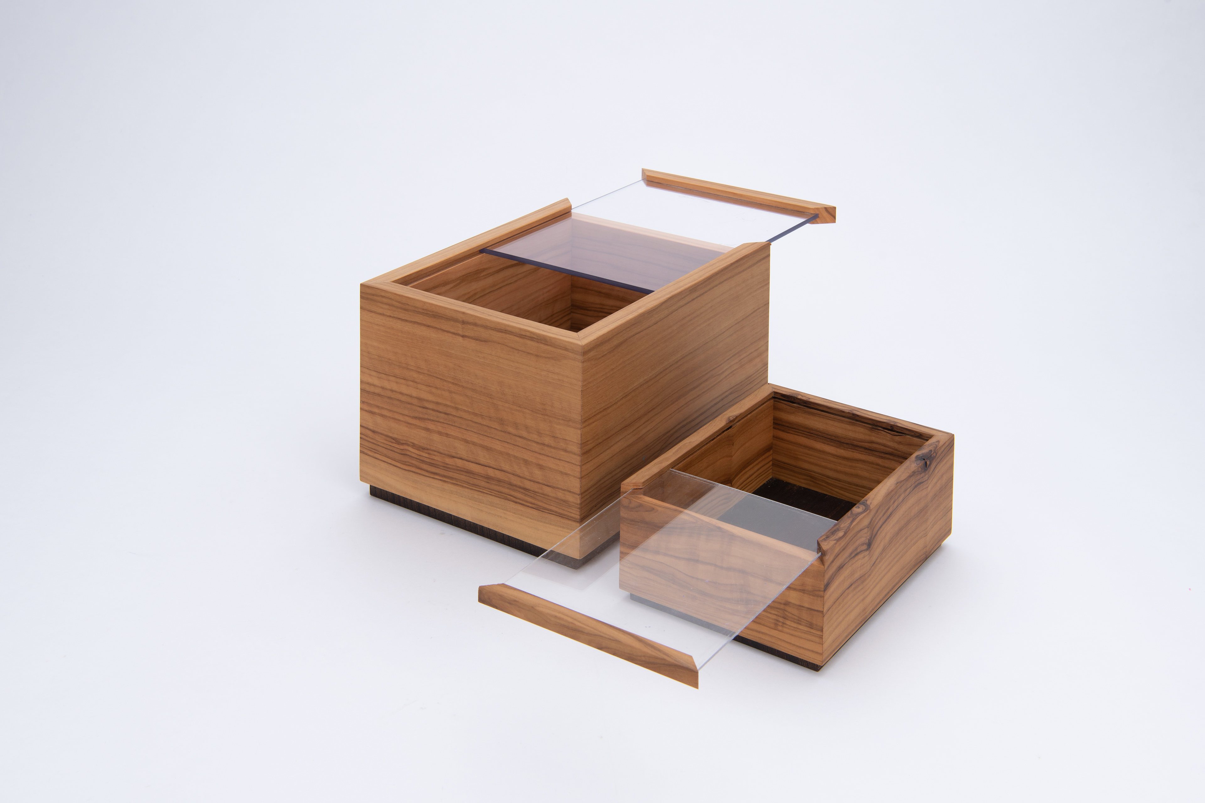 Olivenholz, Wenge und Plexiglas