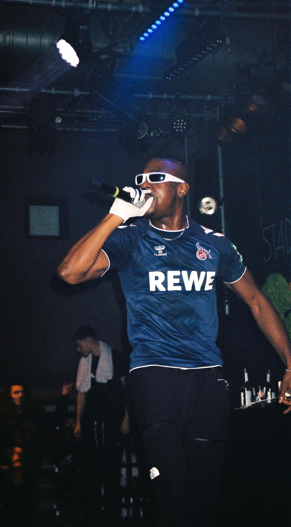 2lade - 2022 - On Film