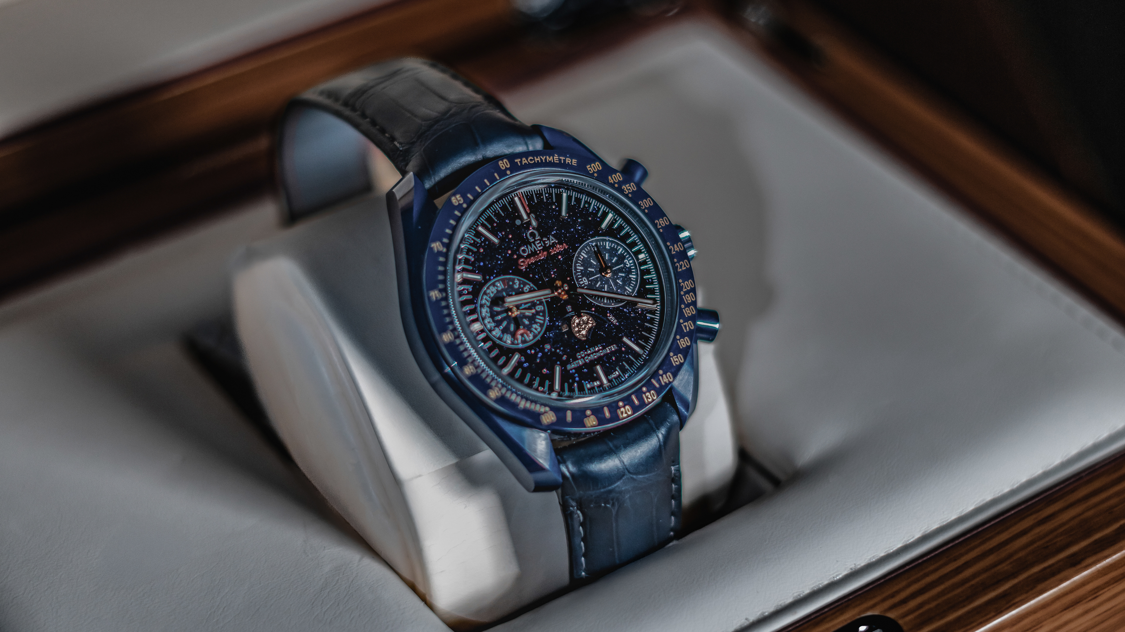 OMEGA BLUE SIDE OF THE MOON
