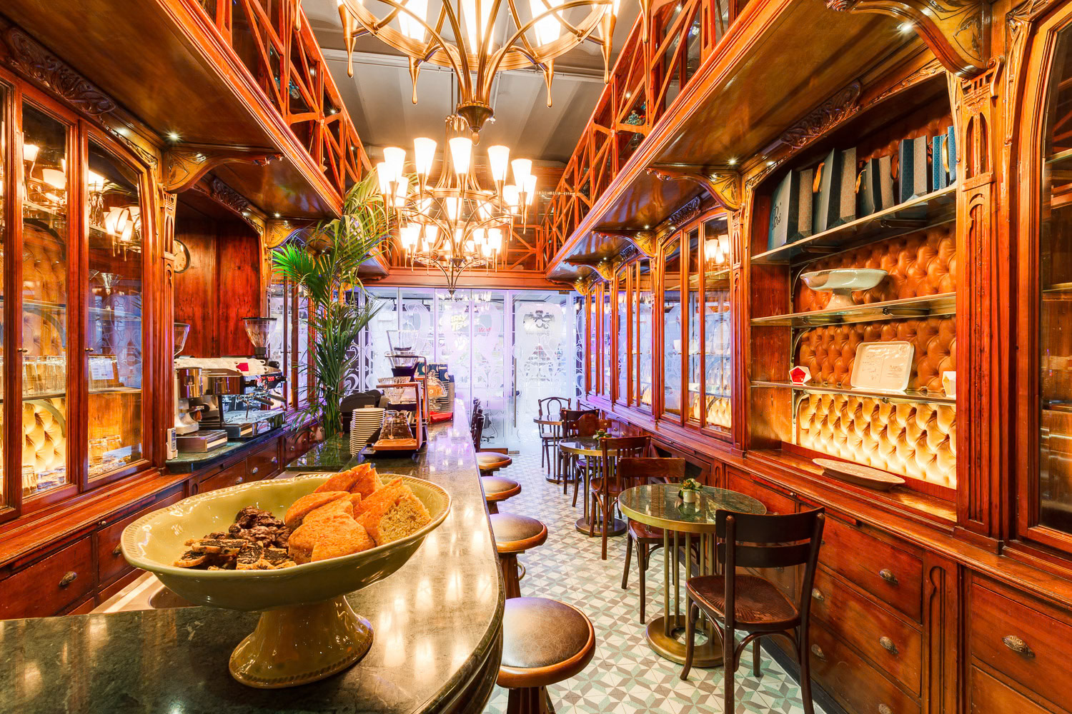 Ravouna 1906 Coffee and Bar