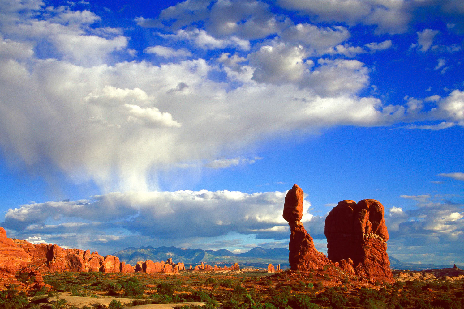 Balanced Rock, Arches National Park, Utah, USA
