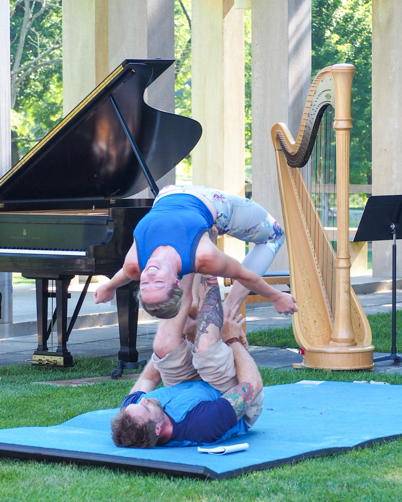 Acrobatic yoga performance