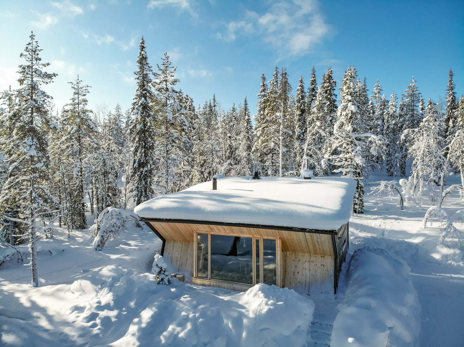 Moderni Villa Sivakka lumisessa maisemassa Ylläksellä