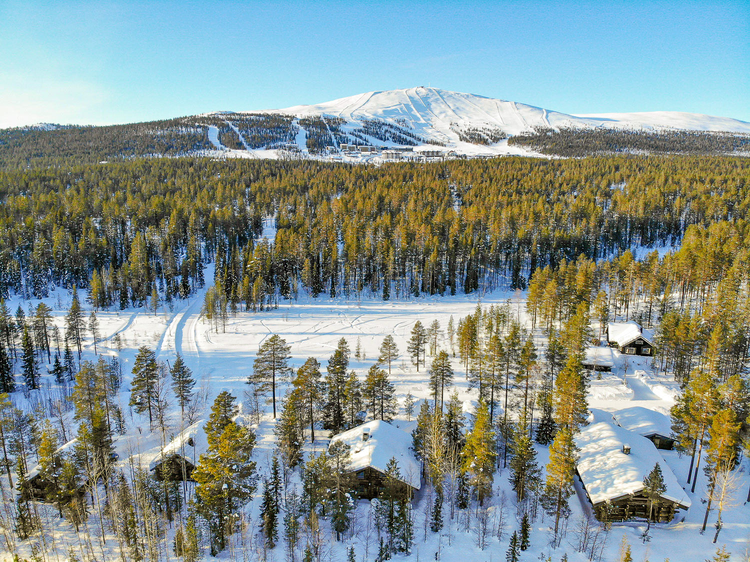 Ilmakuva Chalet.fi mökistä ja naapureista Ylläksellä
