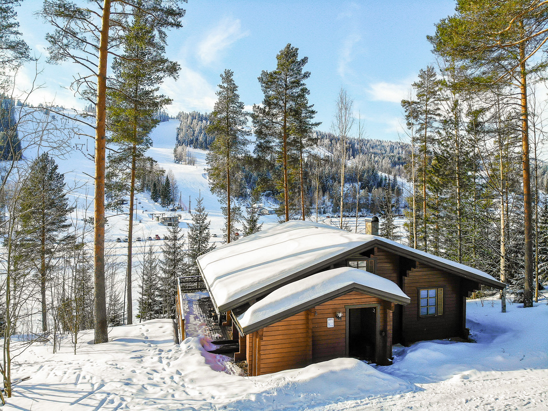 Ilmakuva Piippokuja 4 mökistä Tahkolla