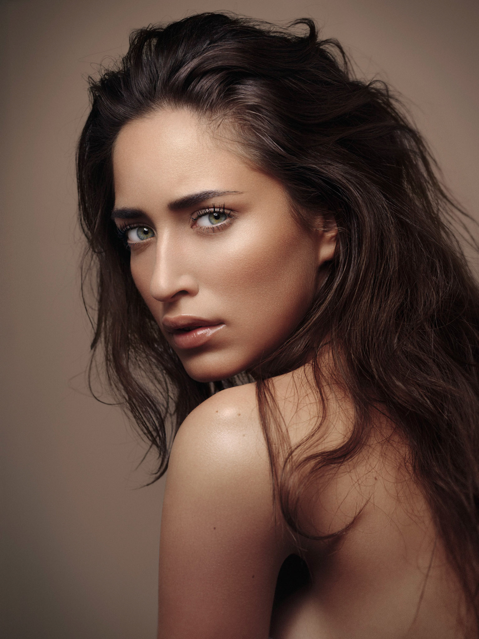 Natural beauty shoot of Nikita in Paris