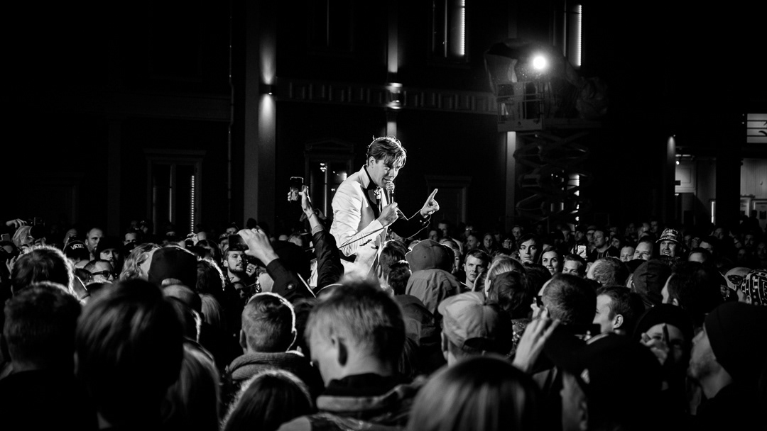 Howlin' Pelle of The Hives talking a stroll at Liseberg in Göteborg, Sweden.