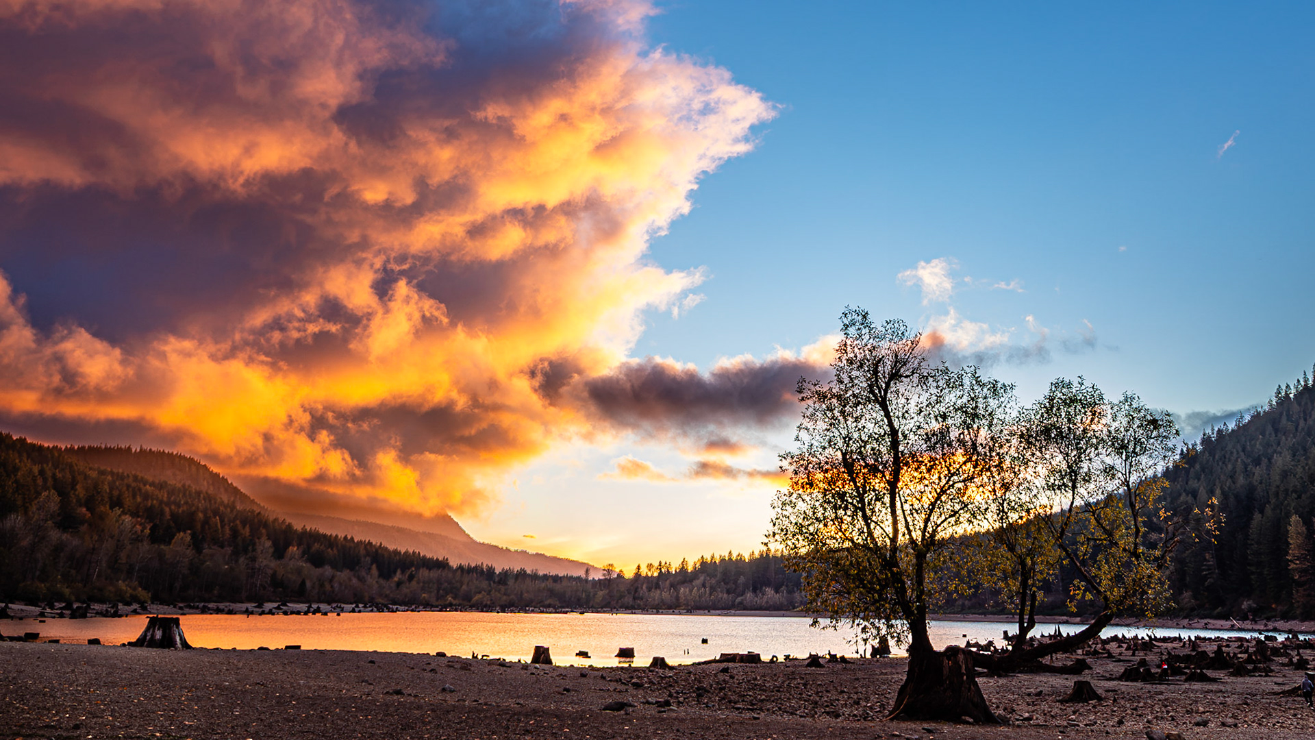 Blue Hour Clouds: Just after sunset at Rattlesnake Lake Washington