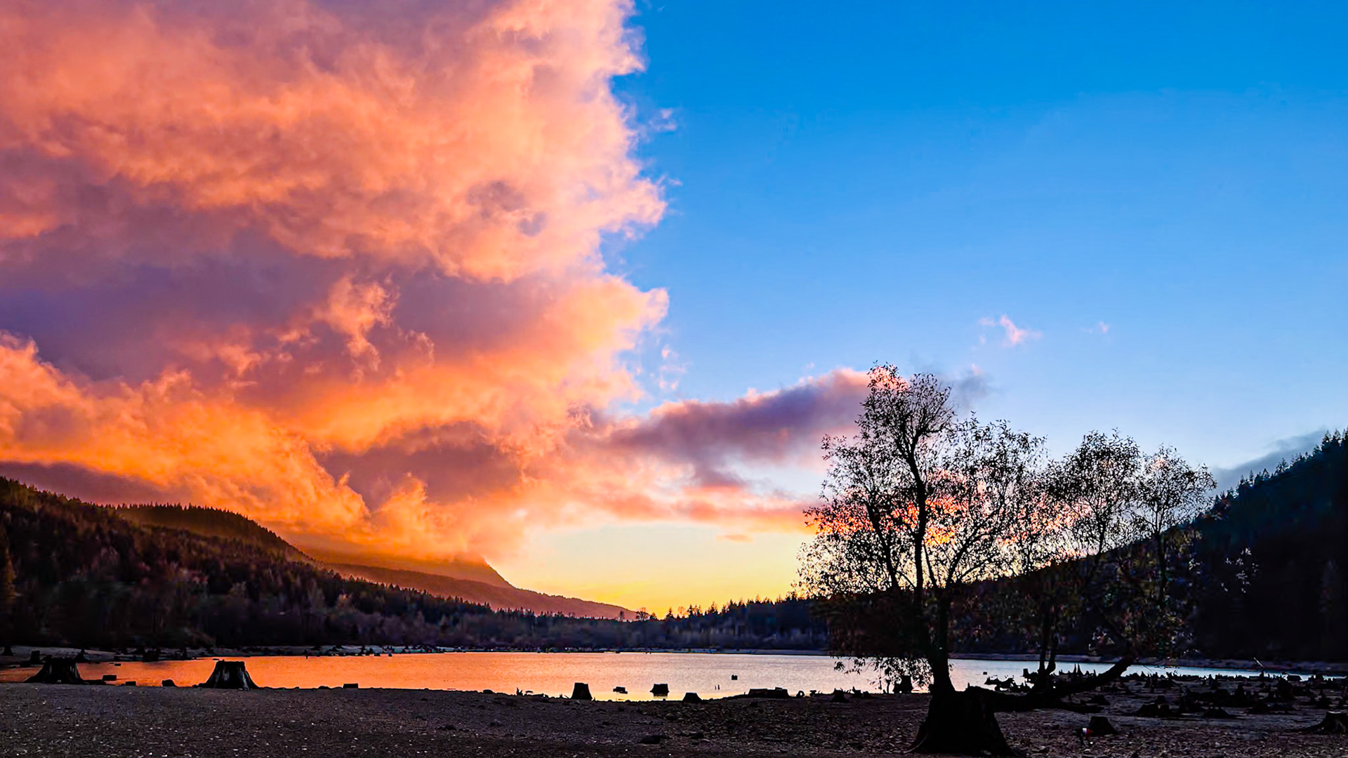 After Susnet: At Rattlesnake Lake Washington