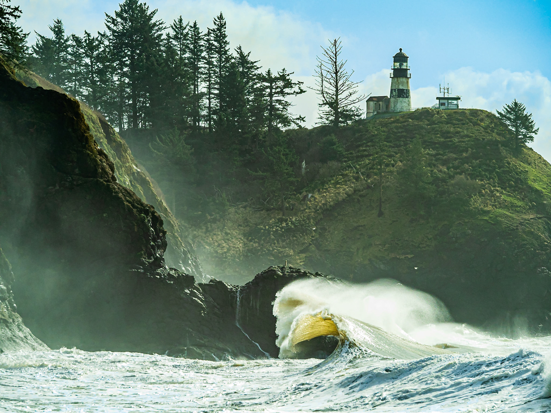 Cape Disappointment Wild Waves: On days with extreme high tides spectacular waves crest under the lighthouse as they break on the cliffs at Wakiki Beach Cove.