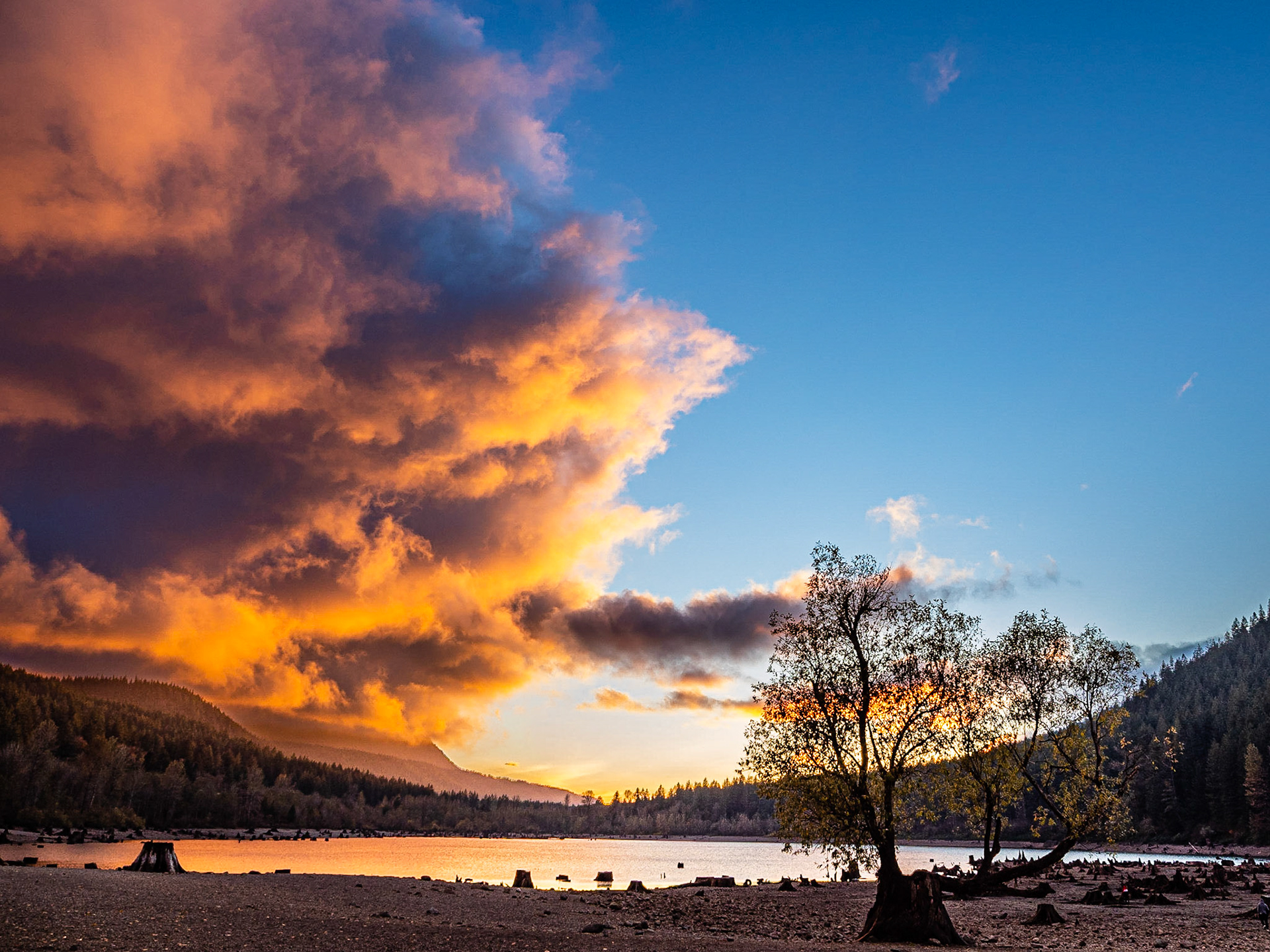 Blue Hour Clouds: Just after sunset at Rattlesnake Lake Washington