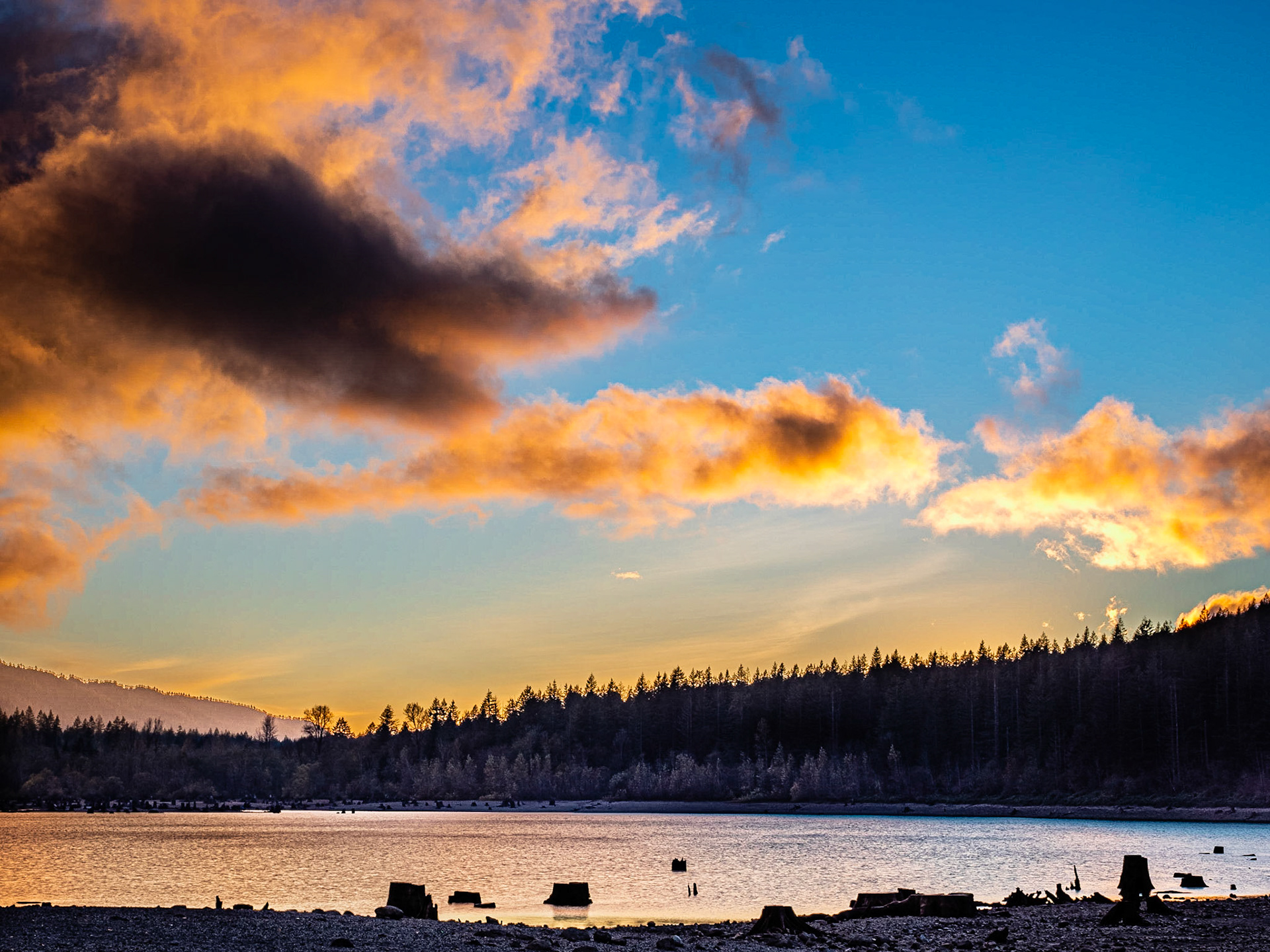 After Susnet: At Rattlesnake Lake Washington