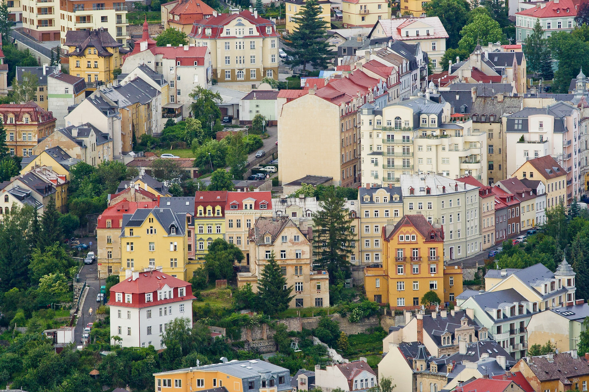 Вид на Карловы Вары со смоторовой площадки Диана