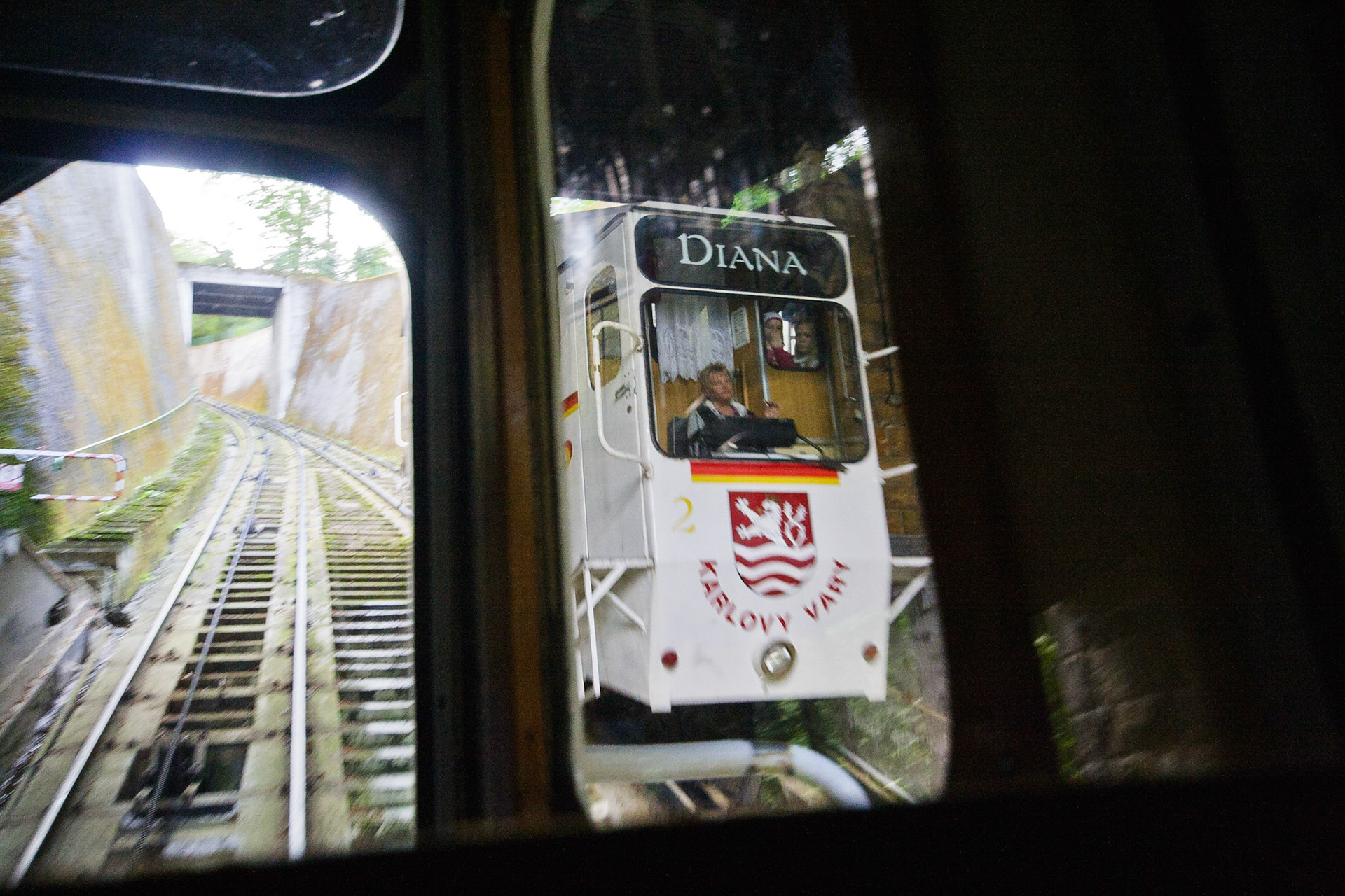 Кабина фуникулёра ведущего на смотровую площадку Диана