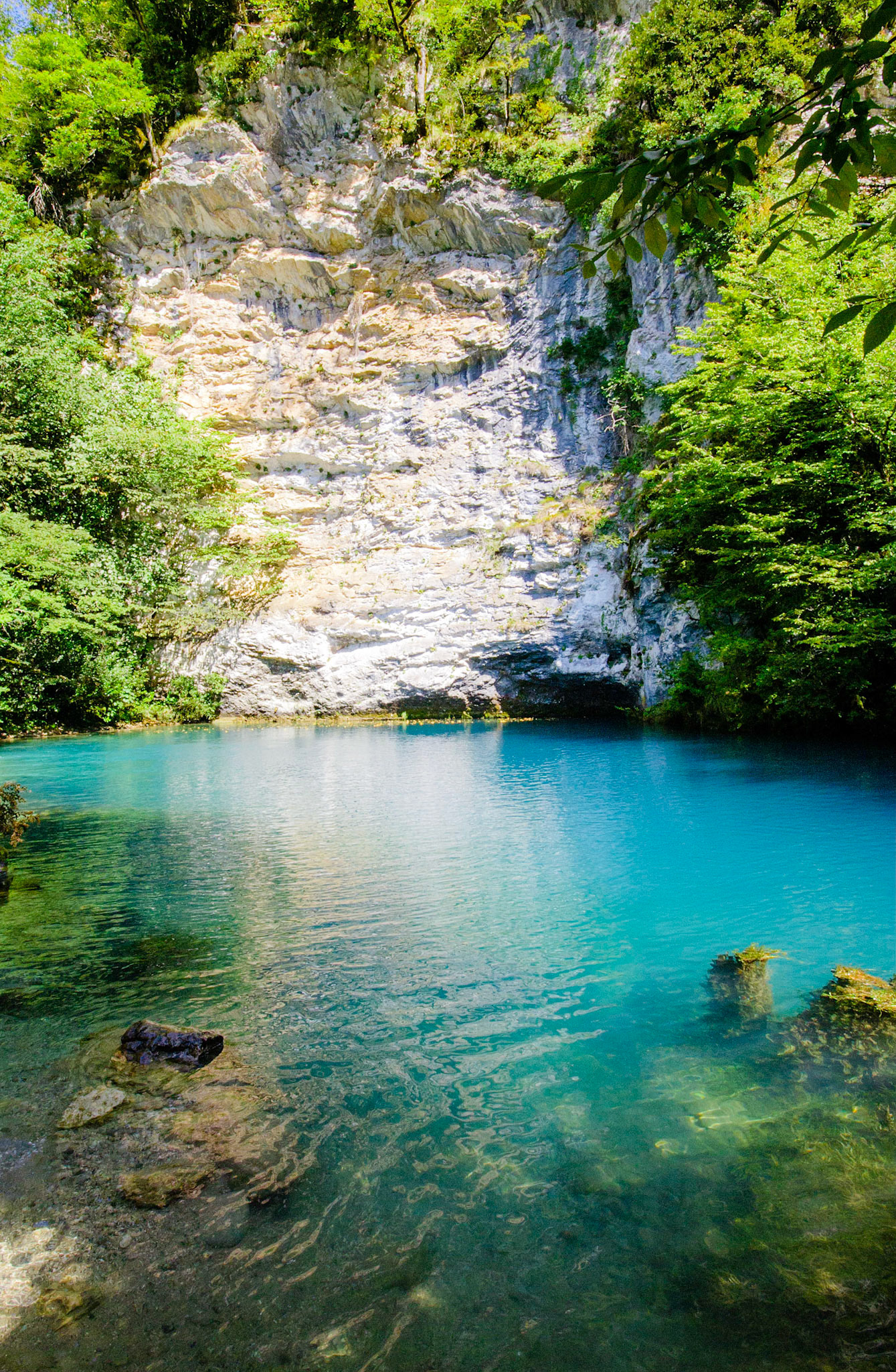 Голубое озеро