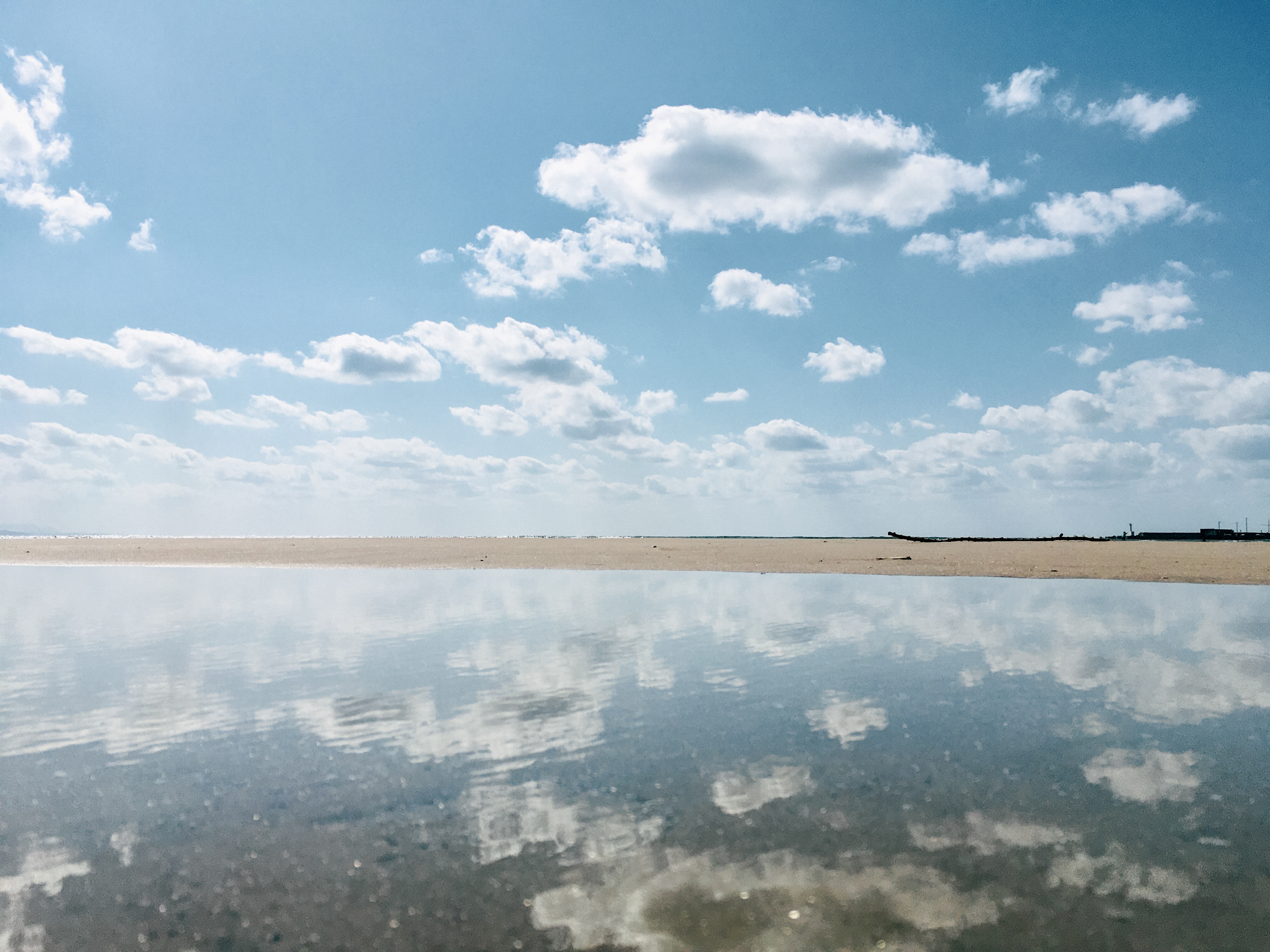 Low angle view of tidal pool reflecting the blue sky. ©︎2020 Yamada Yuko.