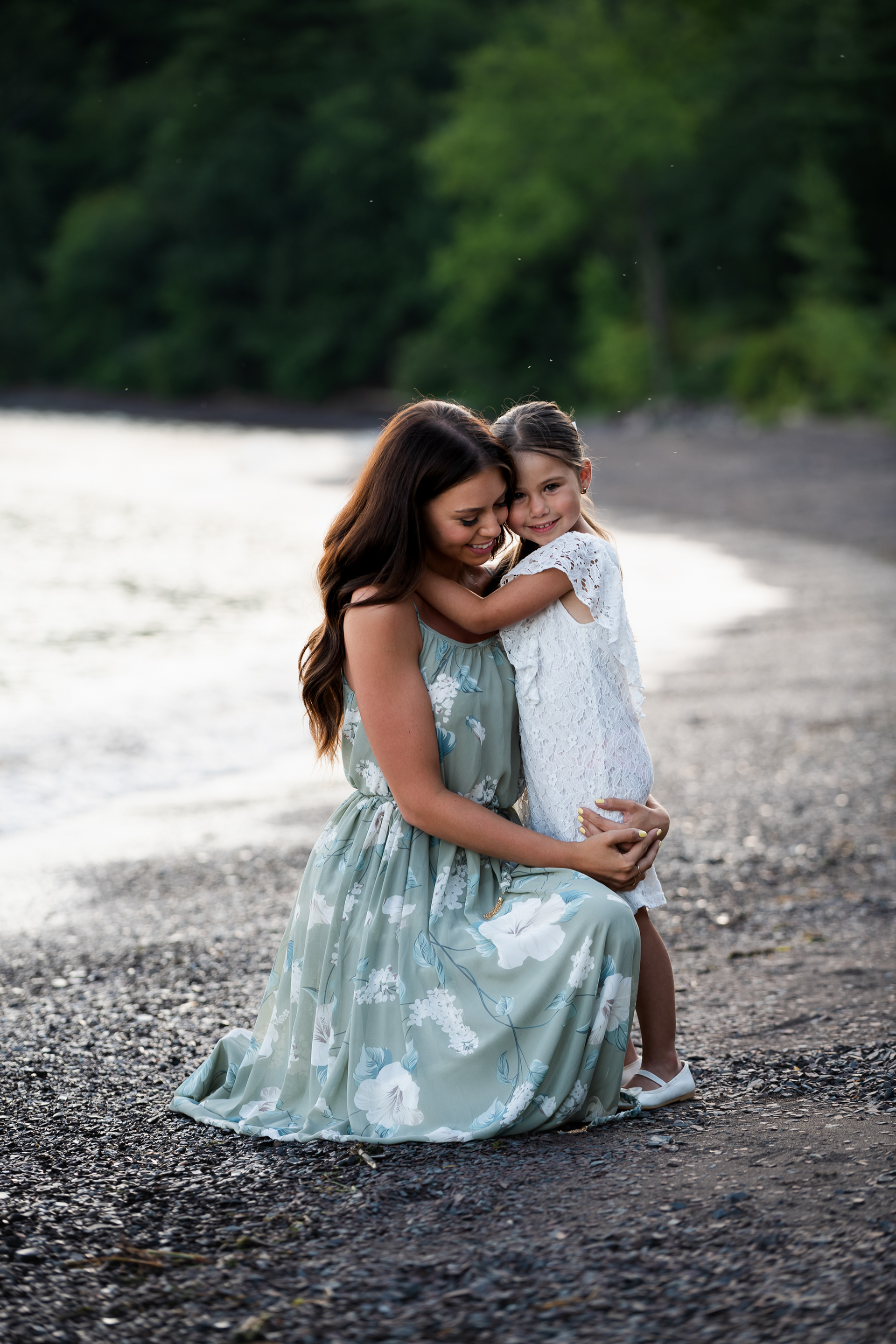 Shooting mère-fille durant l'été sur la plage près de Québec.