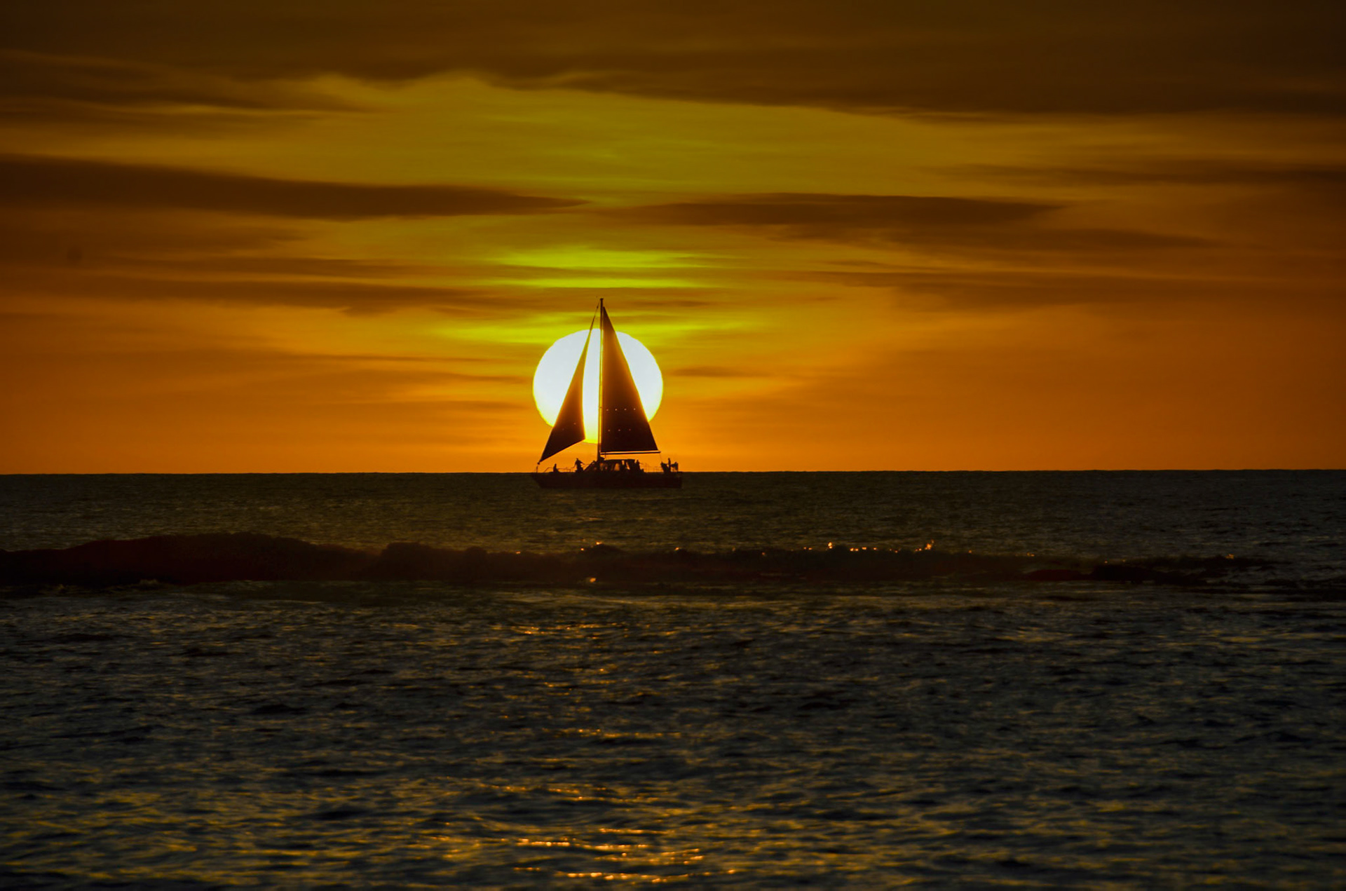 Sailing @ Sunset off Mauna Kea beach - Hawaii