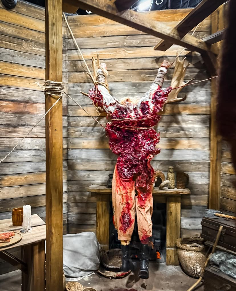 Wooden Room from Galkn: Monsters of the North (photo published by walruscarp during lights on tour)